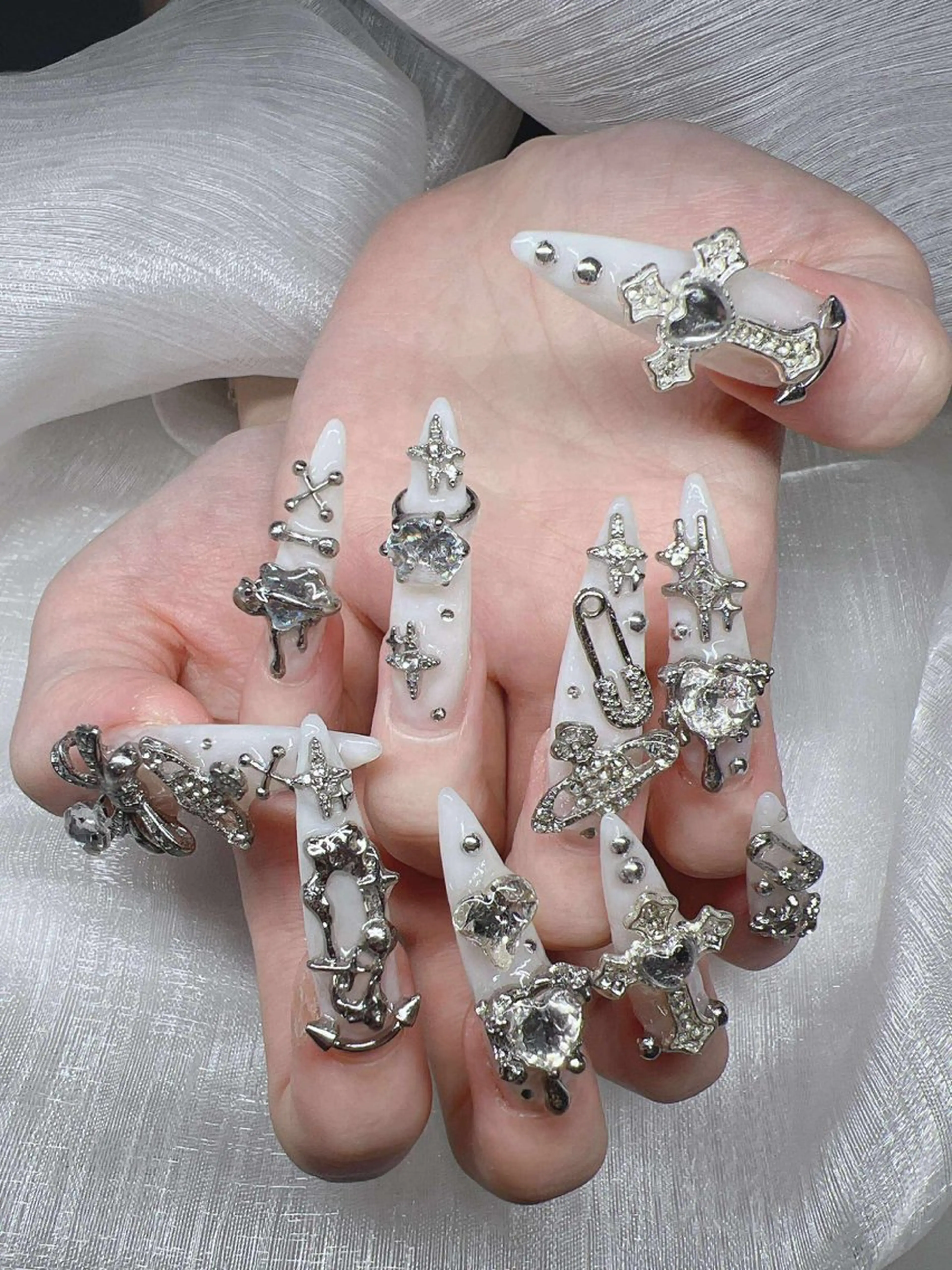 ネイル 長さ出し グラデーション 卒業式 キラキラネイル マグネットネイル ハンドネイル Lee Nailsのネイルデザイン