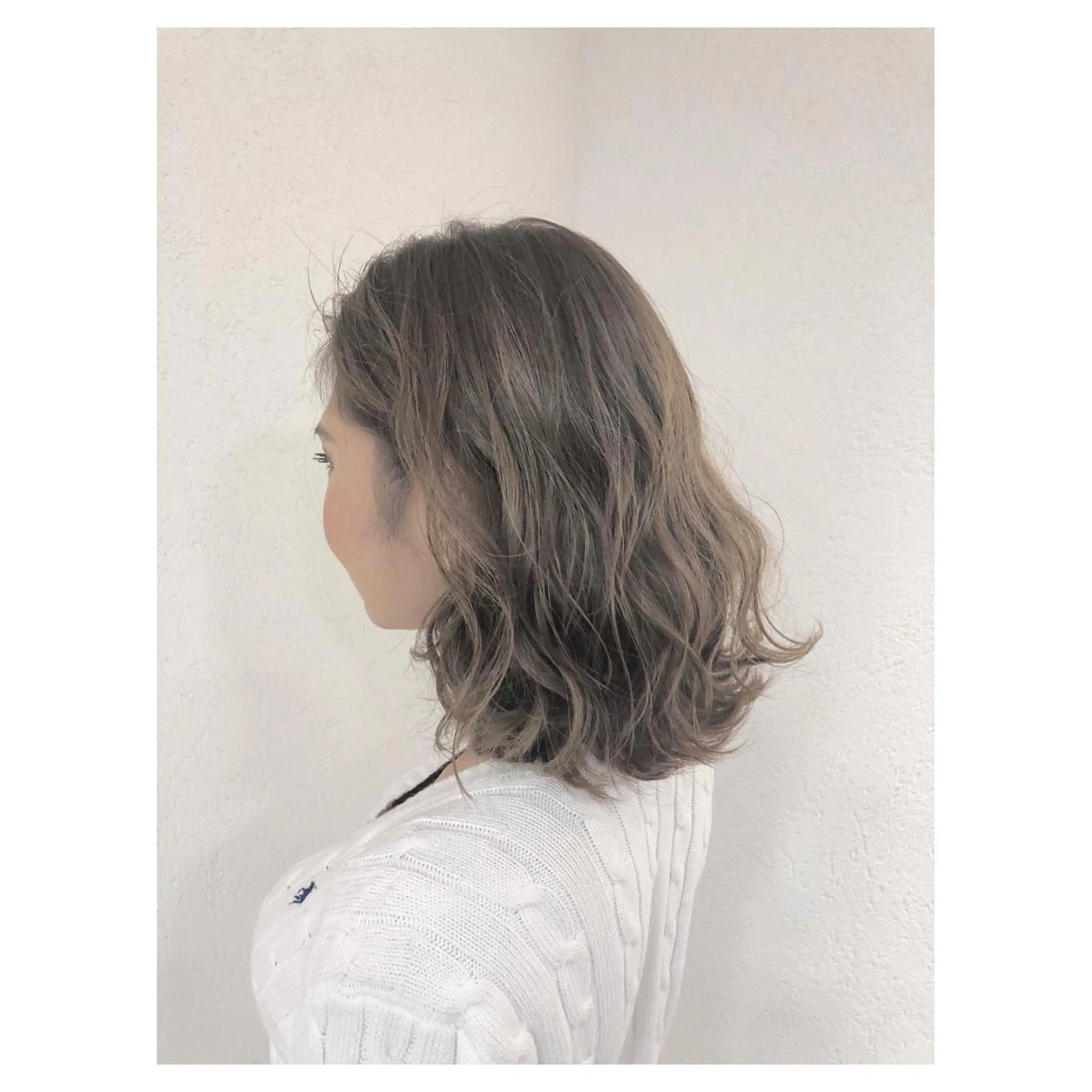 ミディアム カラー biscohair 髪にドラマを。のヘアスタイル