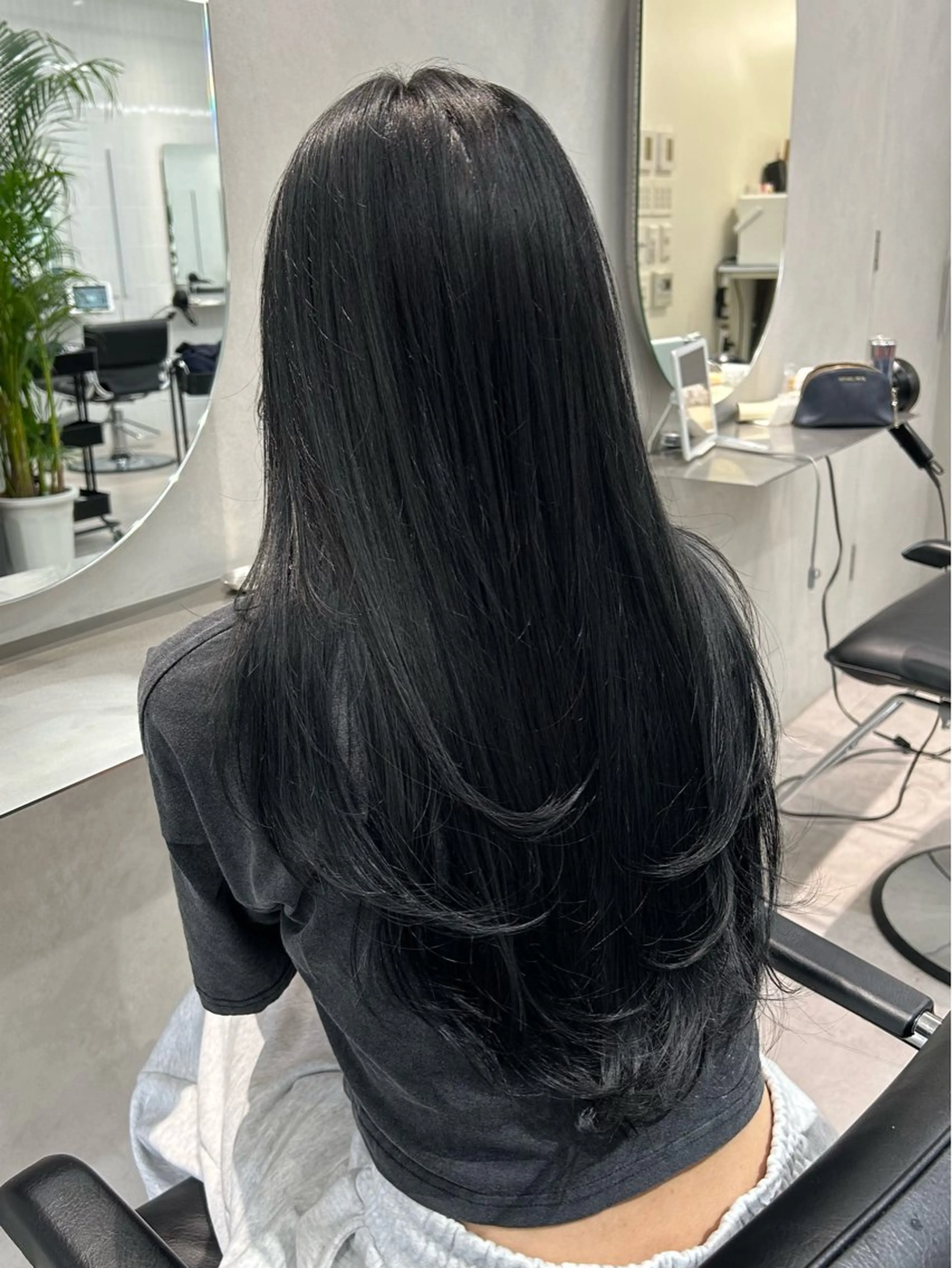 ロング カラー アッシュ アッシュブラウン ベージュカラー ブラウンカラー 透明感カラー ヘアカラー 表参道/透明感 グレージュ/ブラウンのヘアスタイル