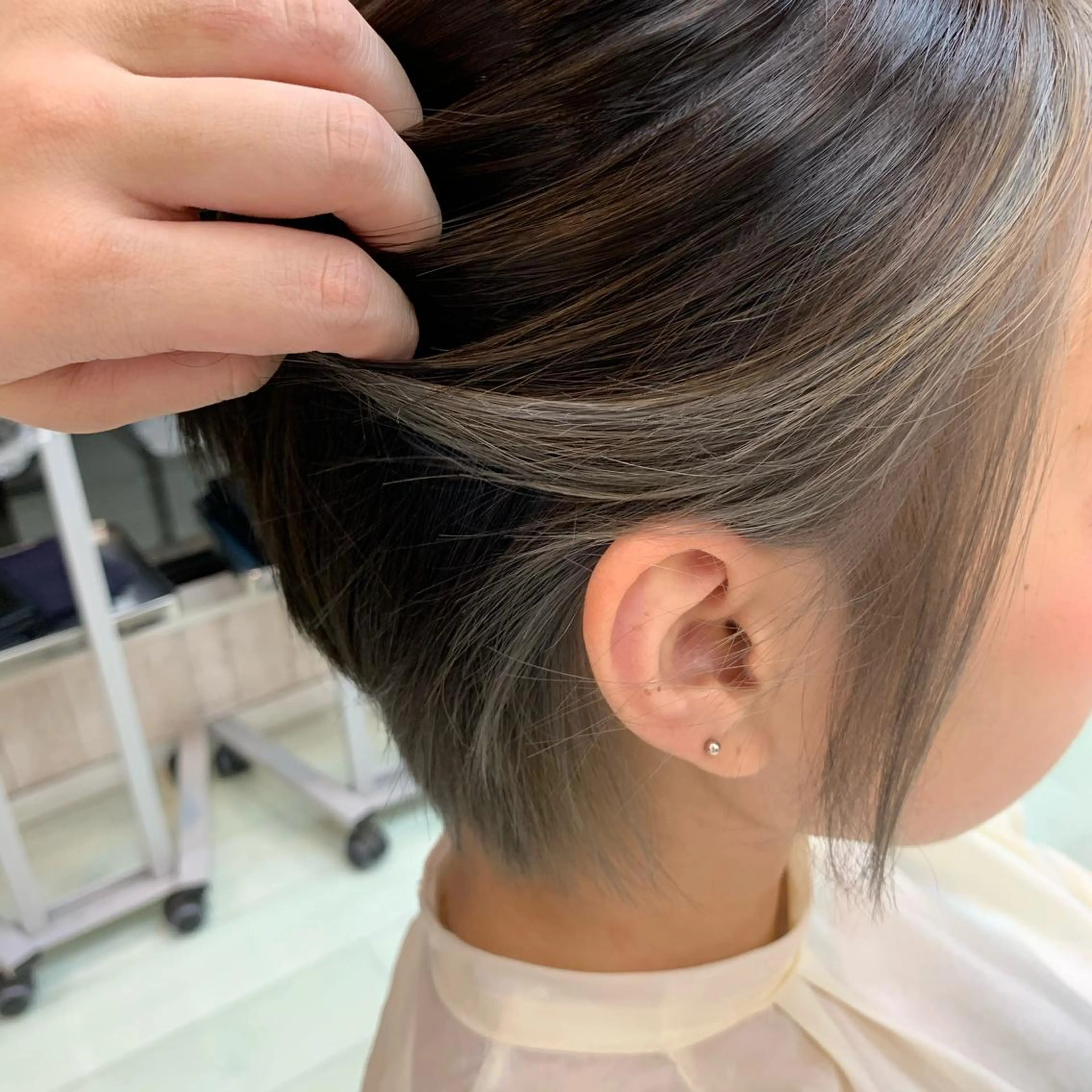 ショート カラー インナーカラー 顔周りカット ヘアカラー ウスイ ハルカのヘアスタイル