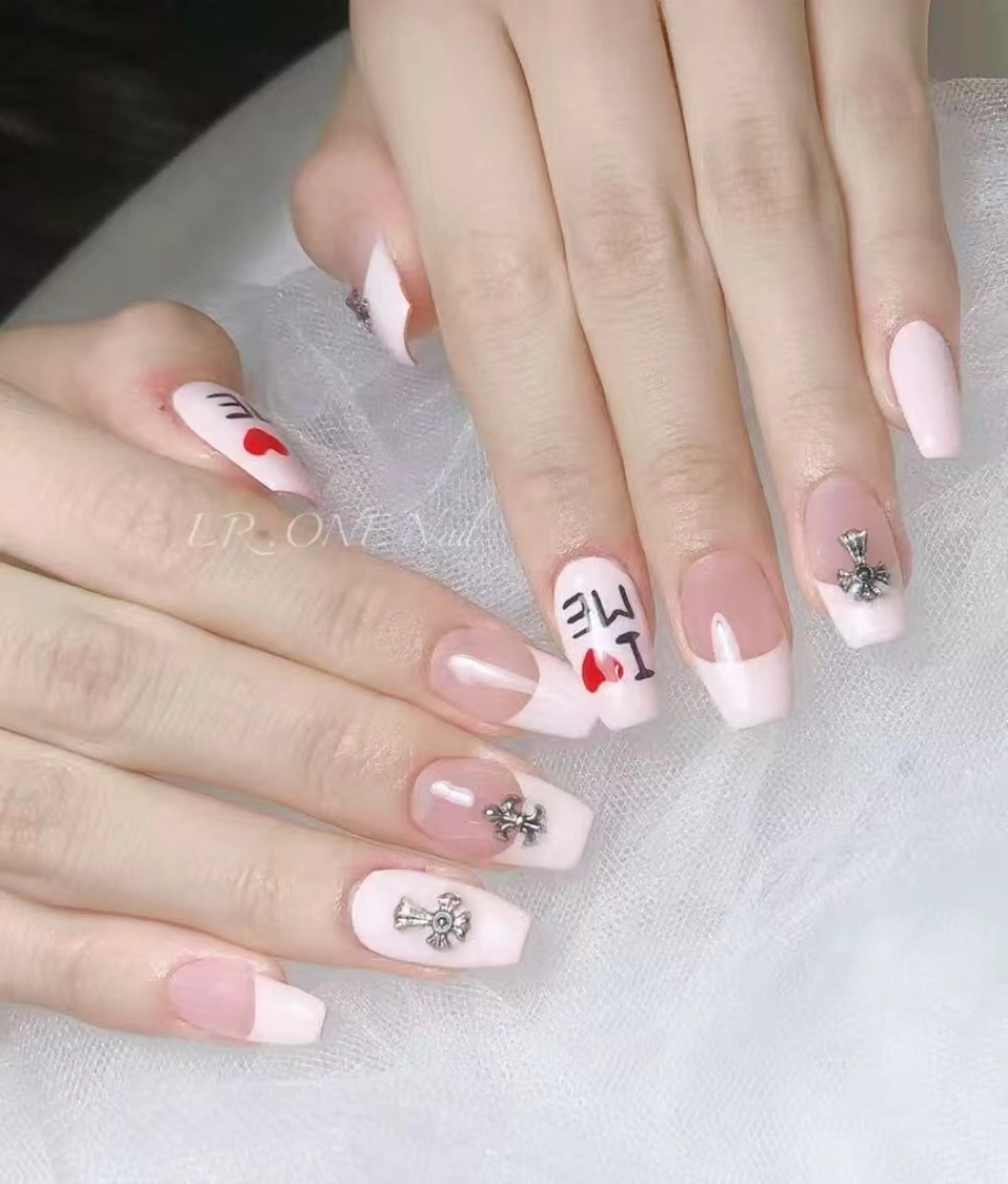 ネイル ハンドネイル LR.ONE ヨウのネイルデザイン