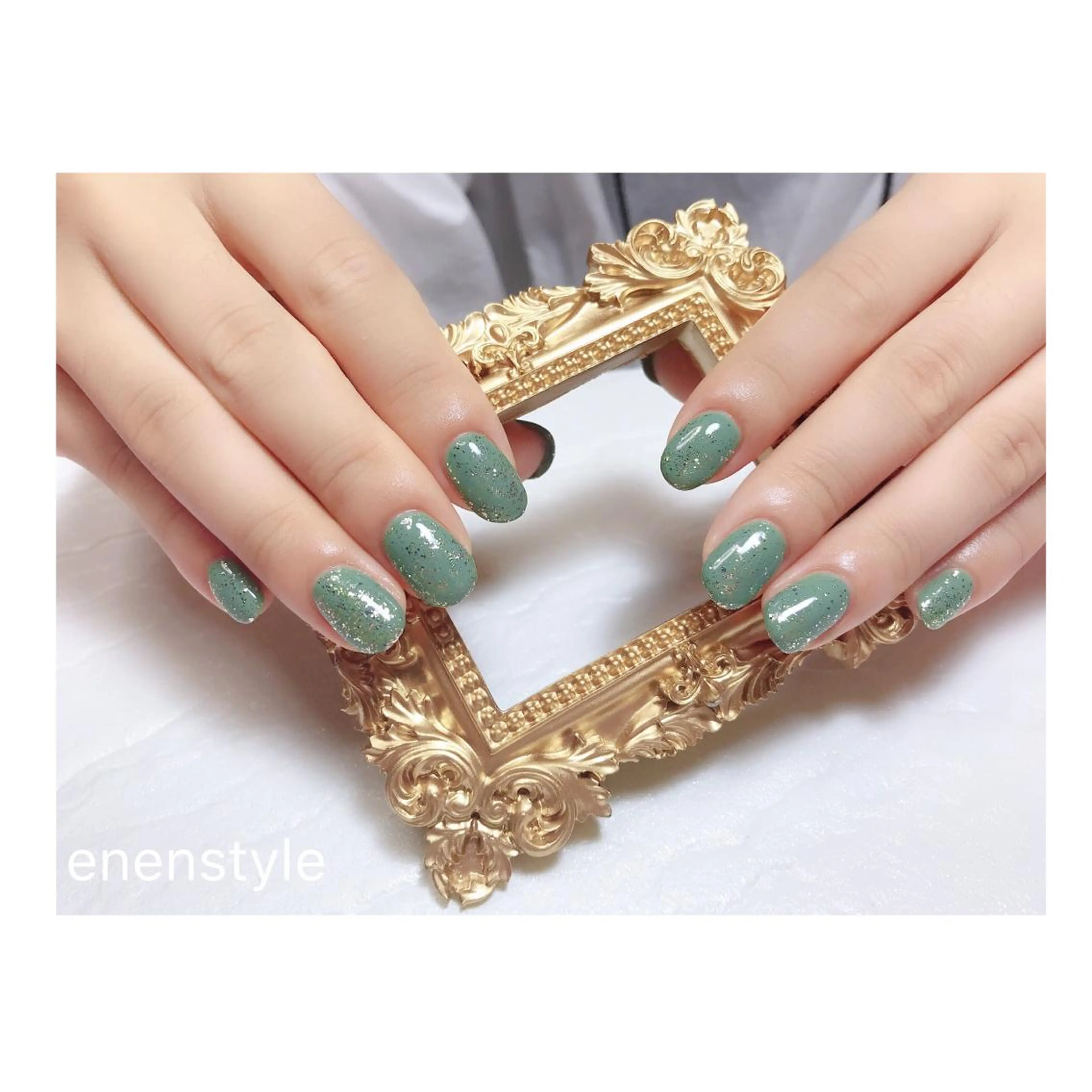 ショート ネイル ジェルネイル グリーン キラキラネイル ラメ(グリッター) シンプルネイル ハンドネイル 👑enen style👑のネイルデザイン