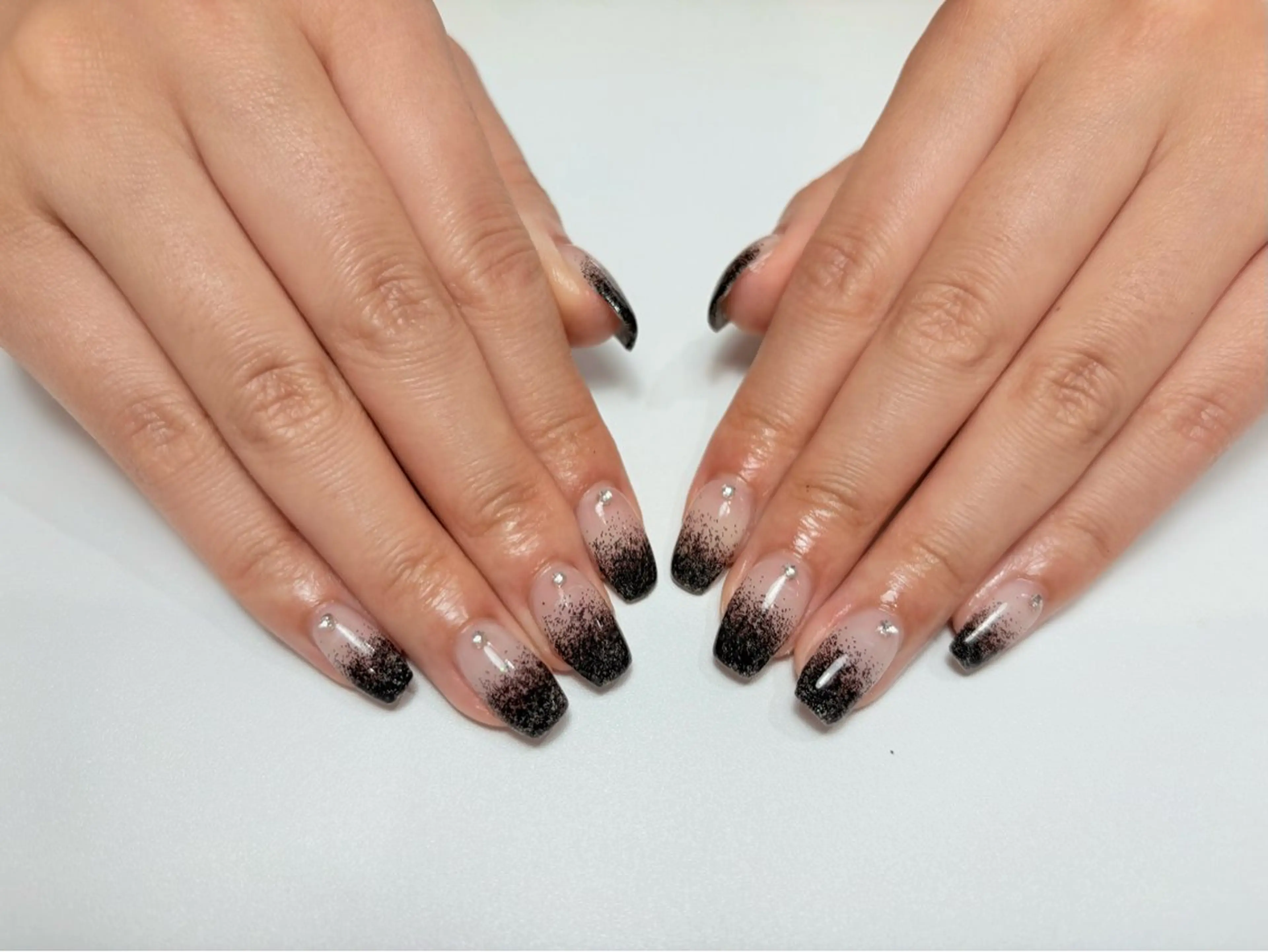 ネイル グラデーション ラメ(グリッター) ラメグラデーション ストーンネイル ハンドネイル PlusEhiku所属・Plus Ehiku /Ayakaのネイルデザイン