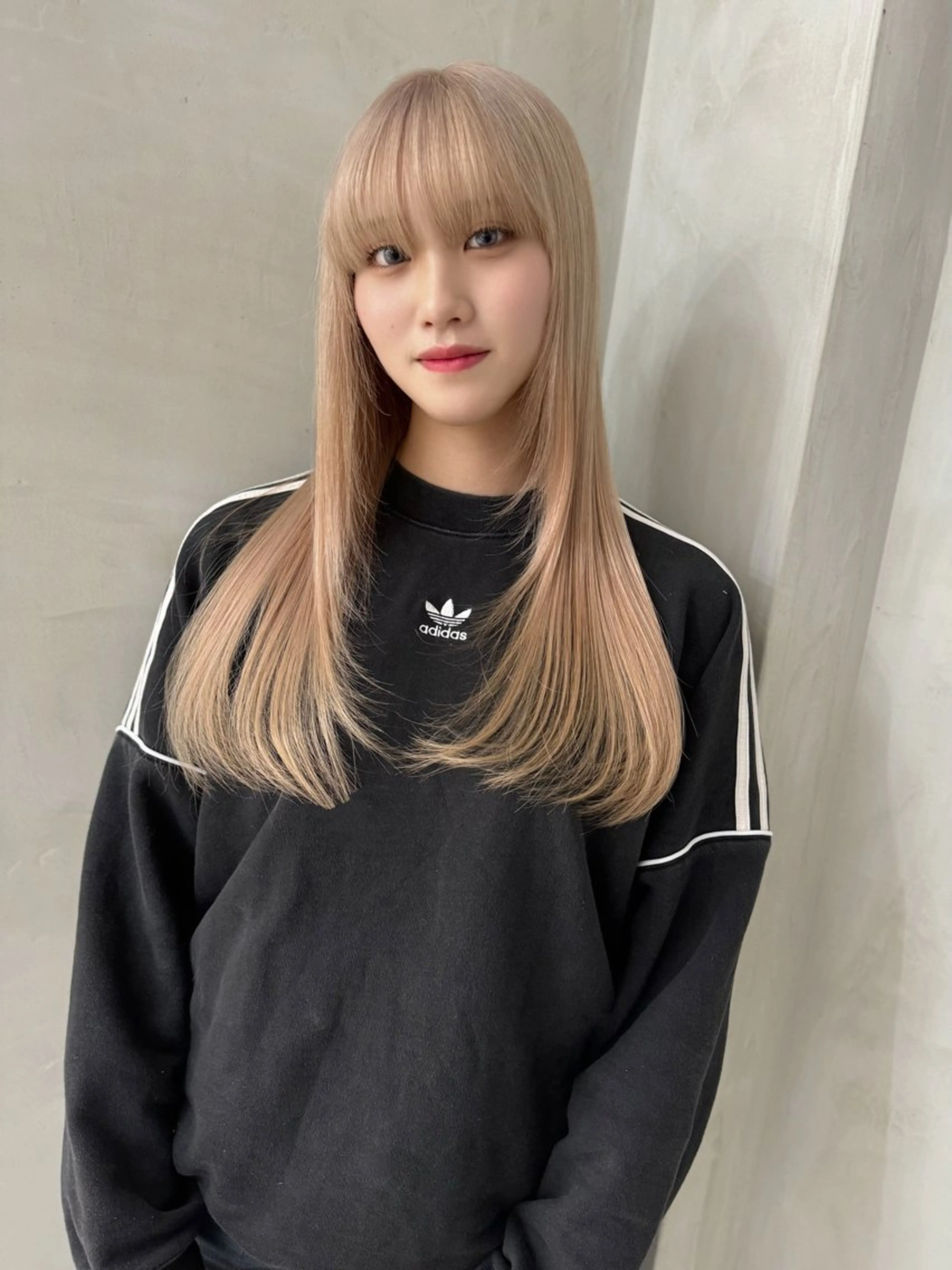 カラー ベージュカラー ミルクティーベージュ ヘアカラー エフェクトブリーチ /ウルフ/クワさんのヘアスタイル