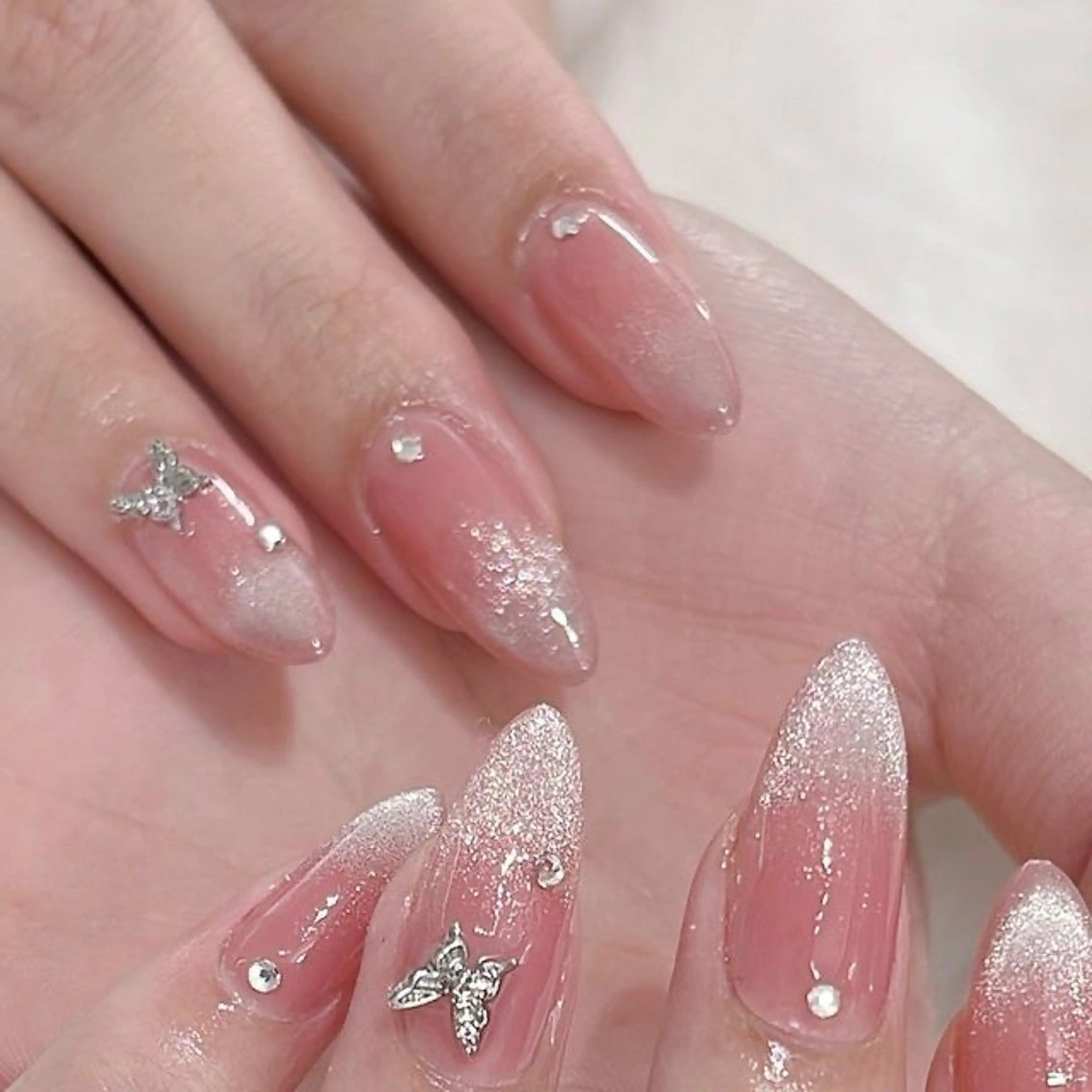 カラー グラデーションカラー ピンクカラー ハンドネイル AIN Nailのネイルデザイン