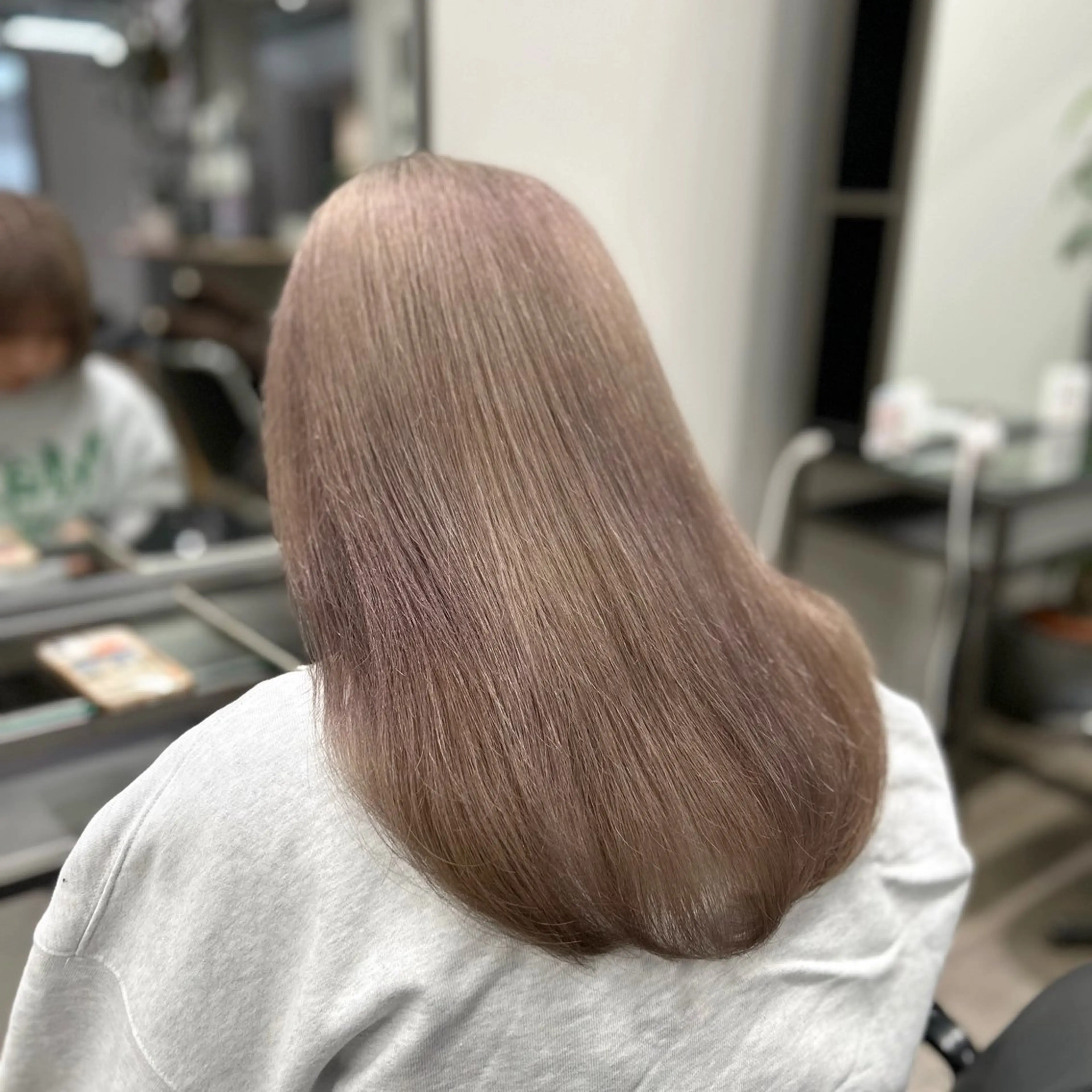ミディアム カラー ベージュカラー ブリーチ ハイトーンカラー ホワイトベージュ FUKA／ 神戸艶髪🎀のヘアスタイル