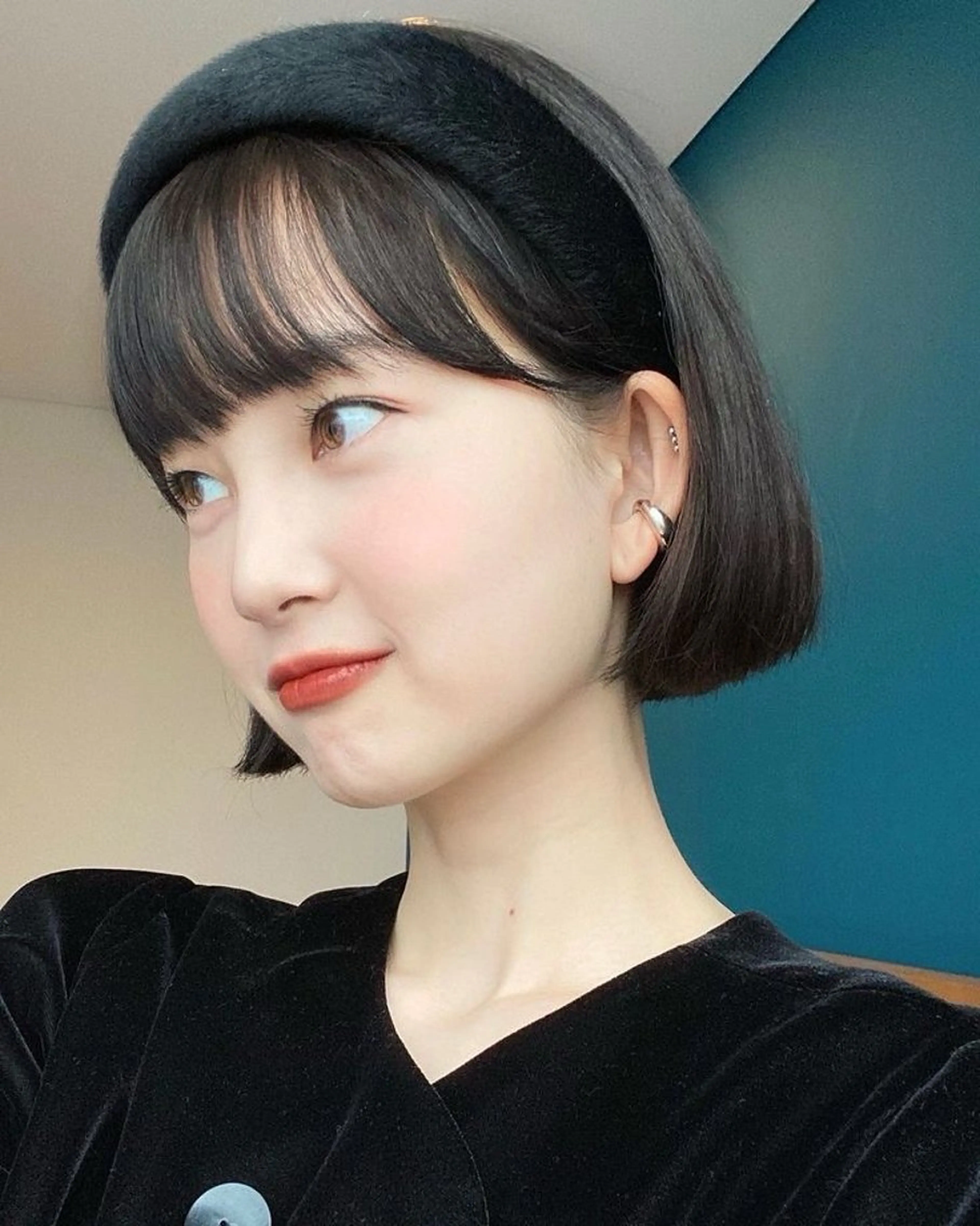 ショート ボブ サキ🤍ハイトーン 🩰くびれ巻きヘアのヘアスタイル