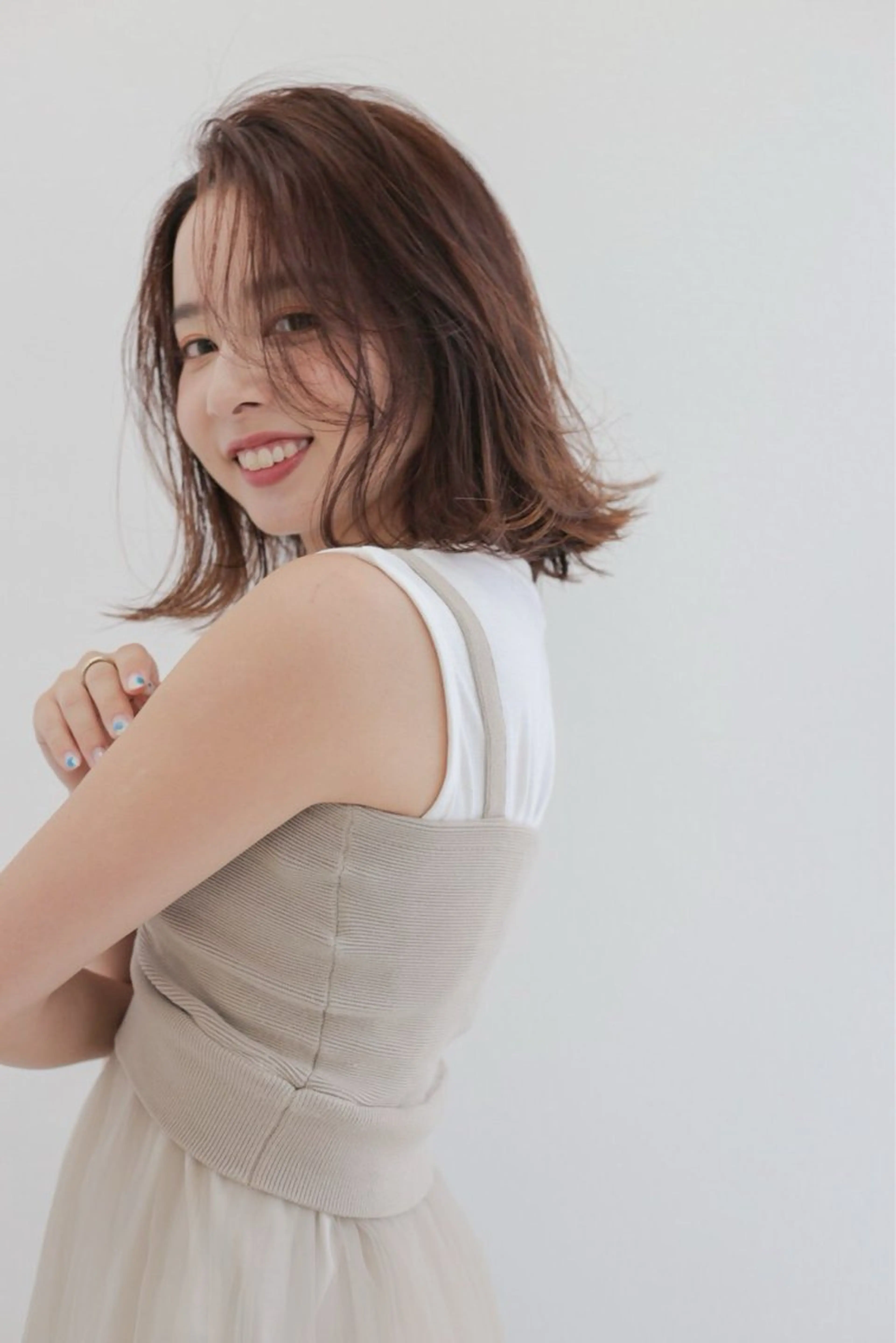 ミディアム カラー カット ヘアカラー トリートメント ヘアーロウル ニコラのヘアスタイル