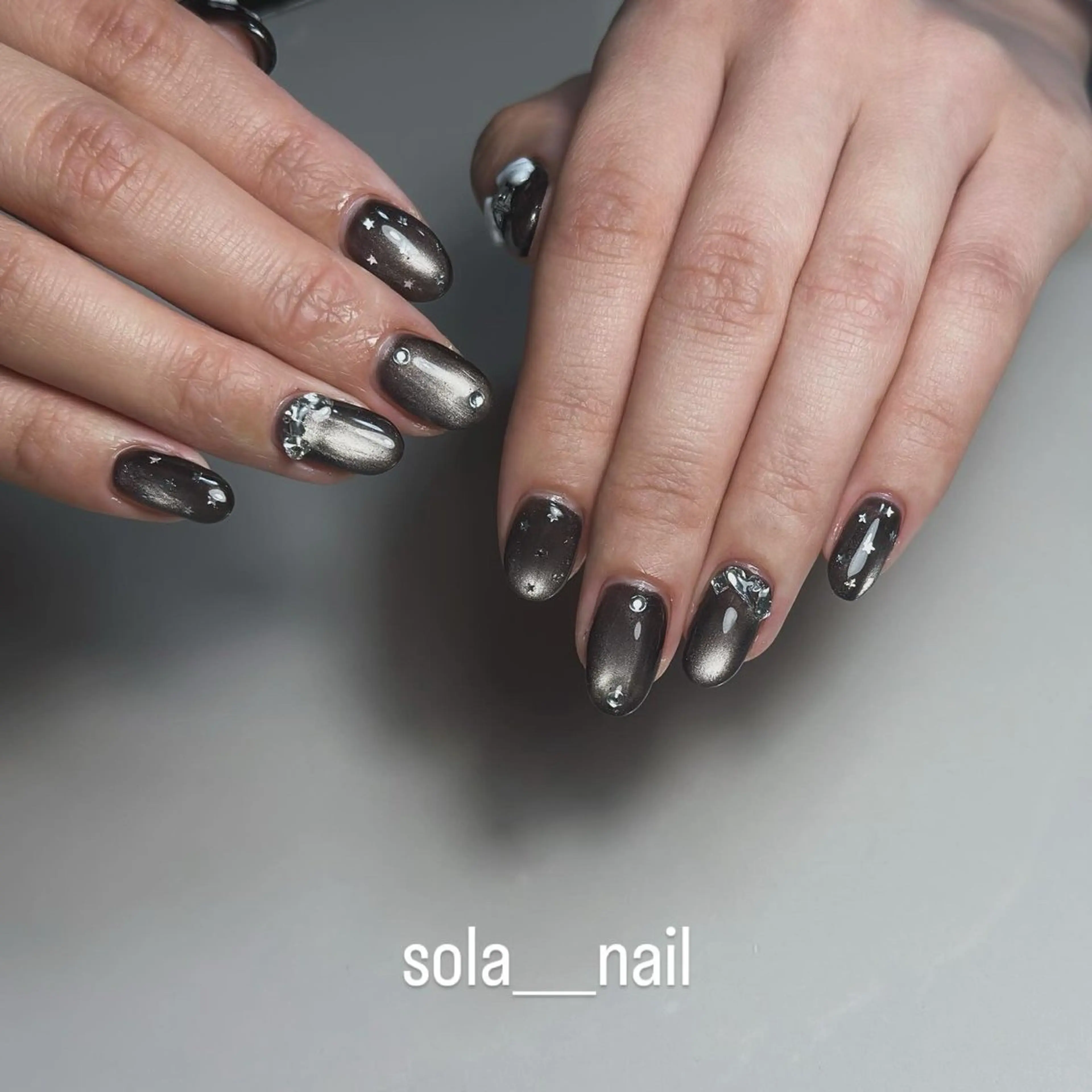 ネイル アートネイル ブラウン マグネットネイル 持ち込み ニュアンスネイル sola nailのネイルデザイン