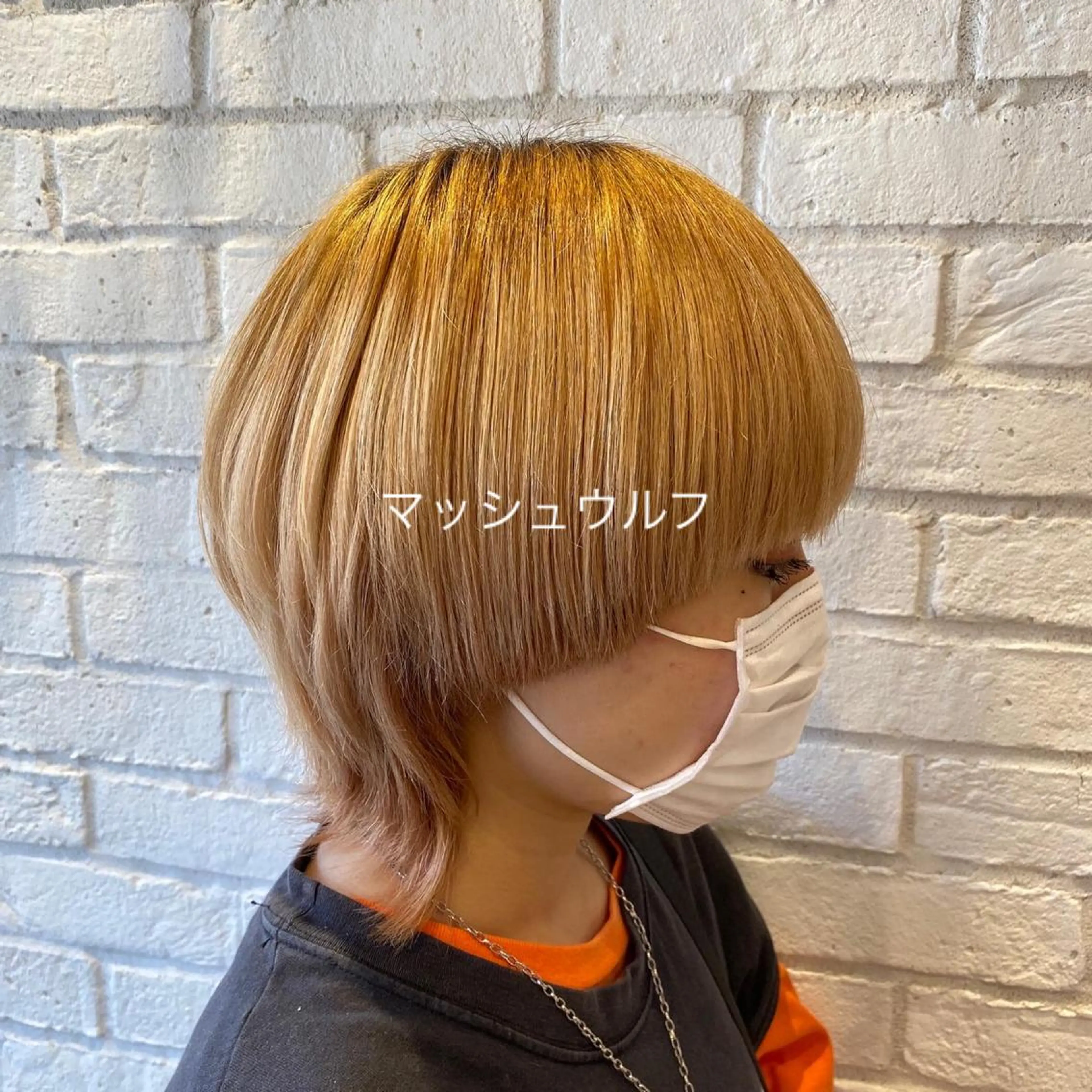 ミディアム カラー ウルフカット 伊東 彩花のヘアスタイル