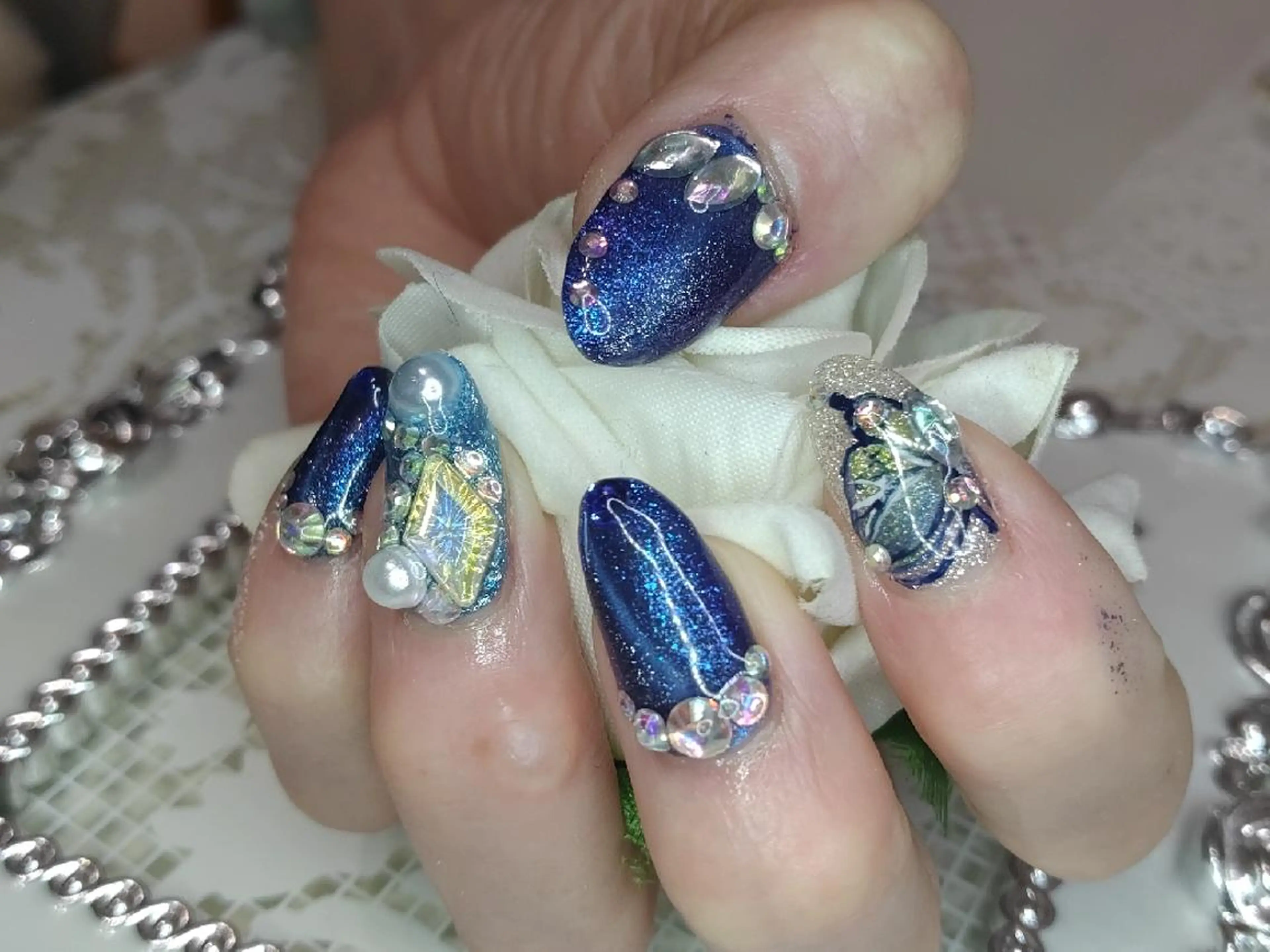 ネイル エステとネイル ローズコンフォートのネイルデザイン