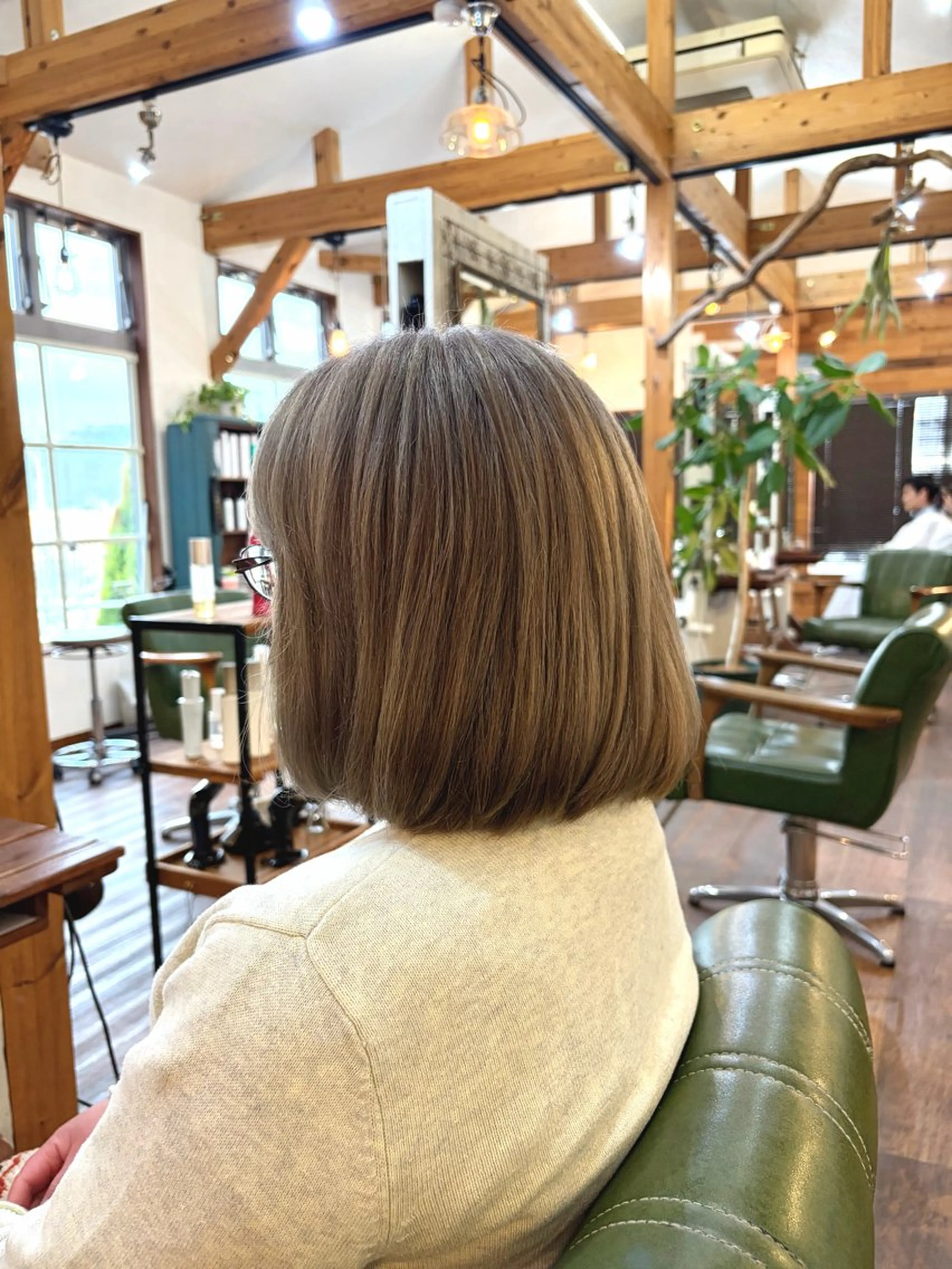 ショート カラー 小川 モモのヘアスタイル