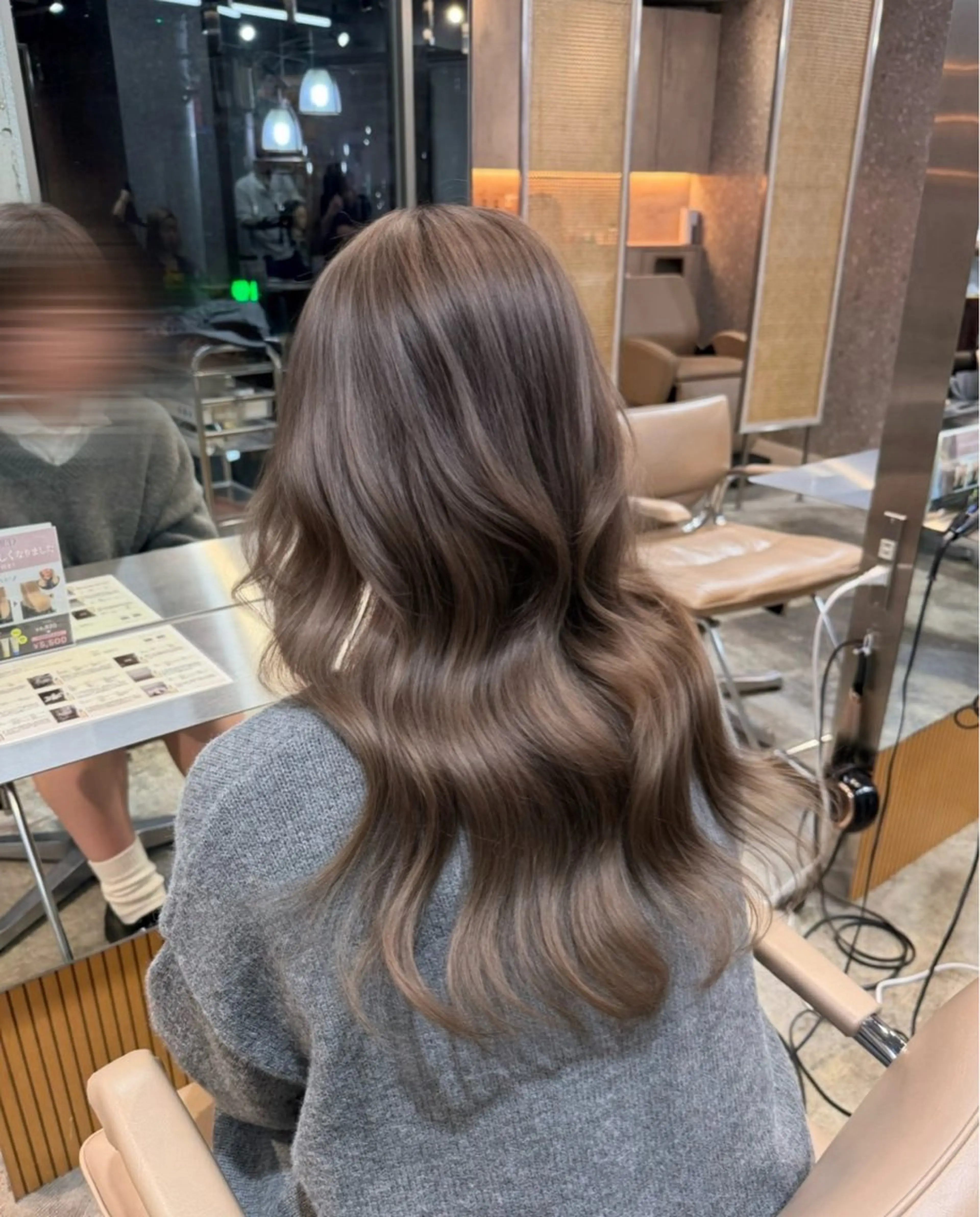 ロング カラー つやつやブラウンカラ ーあすかのヘアスタイル