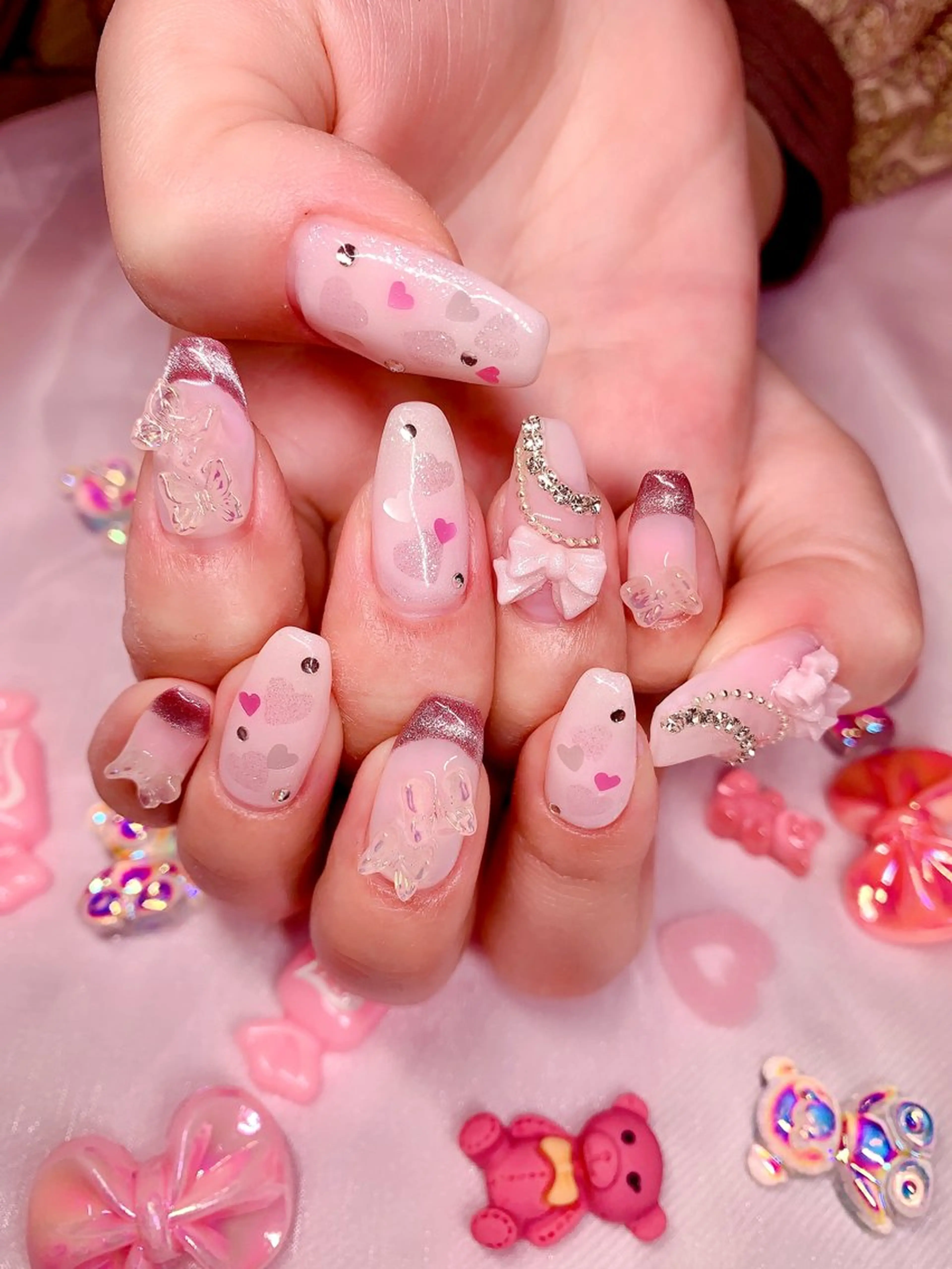 ネイル アートネイル ガーリー ハート ホログラムネイル キラキラネイル シェアサロンLei.g(レイジー)所属・3Dアートネイル💗 都築レナのネイルデザイン