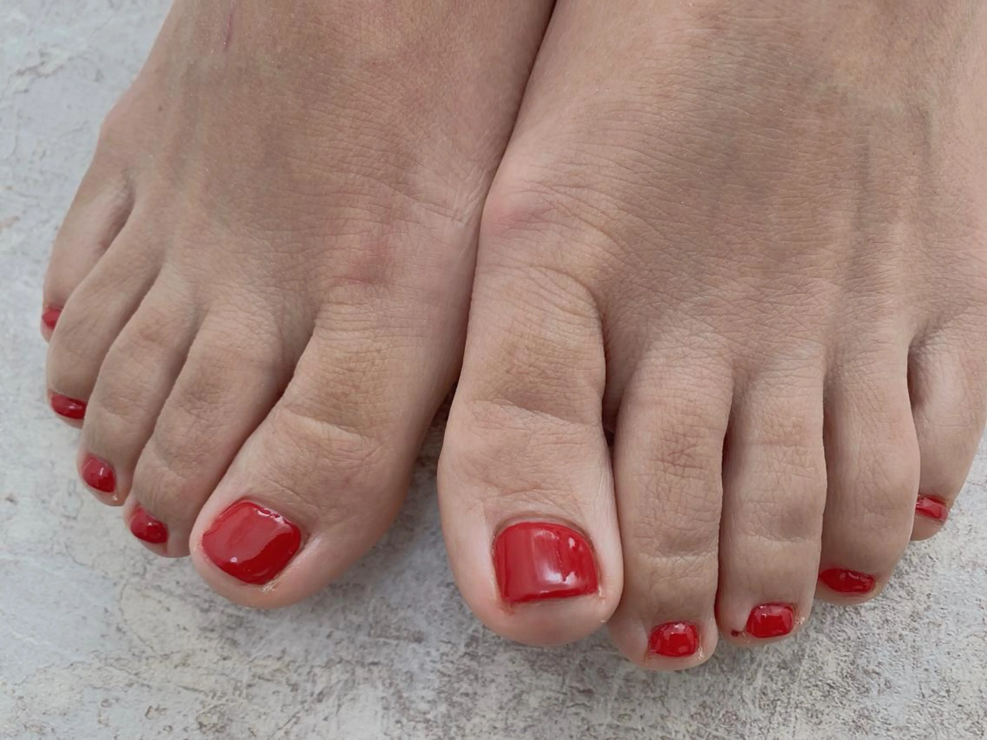 ネイル フットネイル 赤色 フットネイル mogunail &blowのネイルデザイン