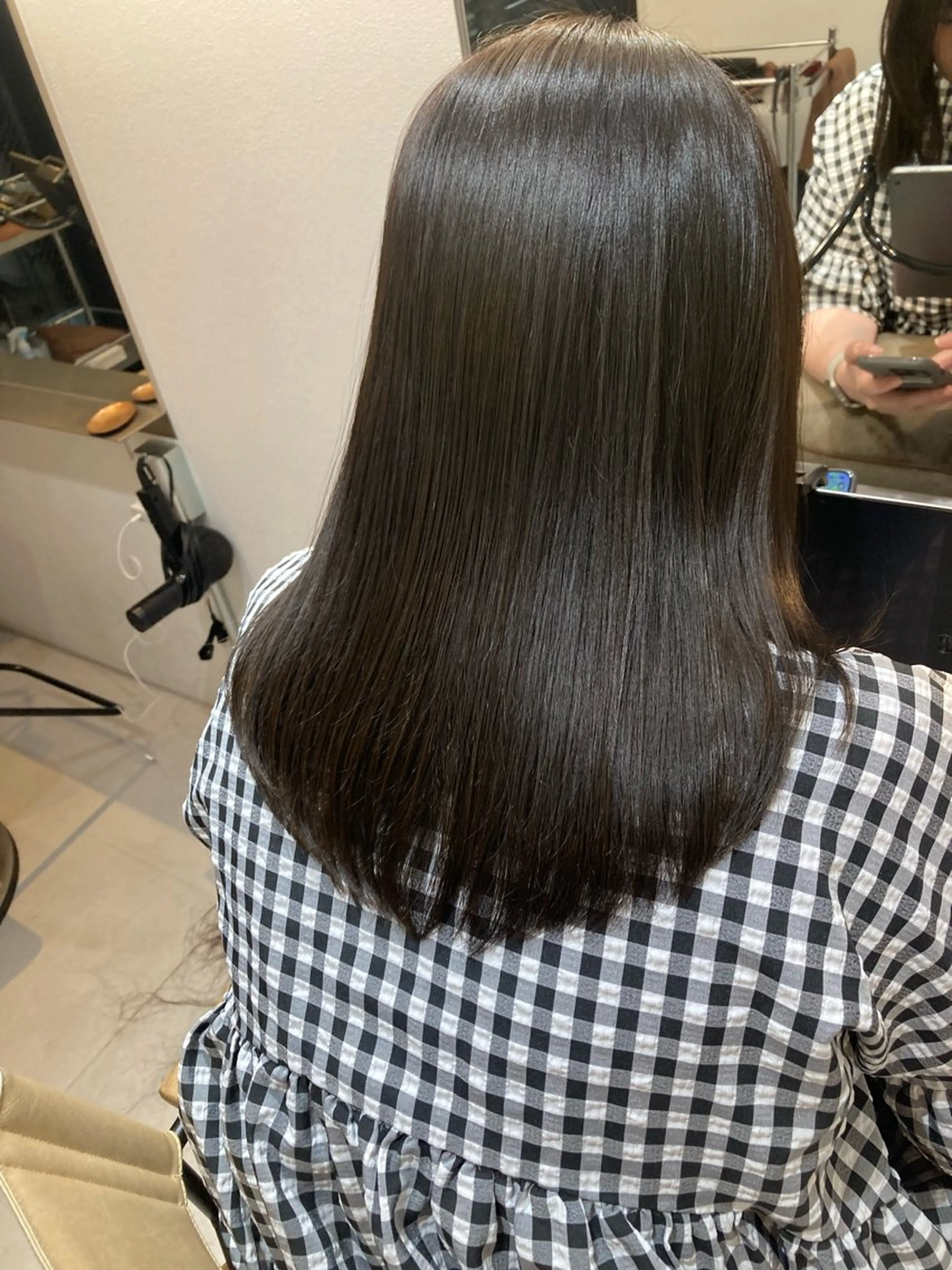 セミロング ✨色持ちの良い艶 カラー✨蟹江真世のヘアスタイル