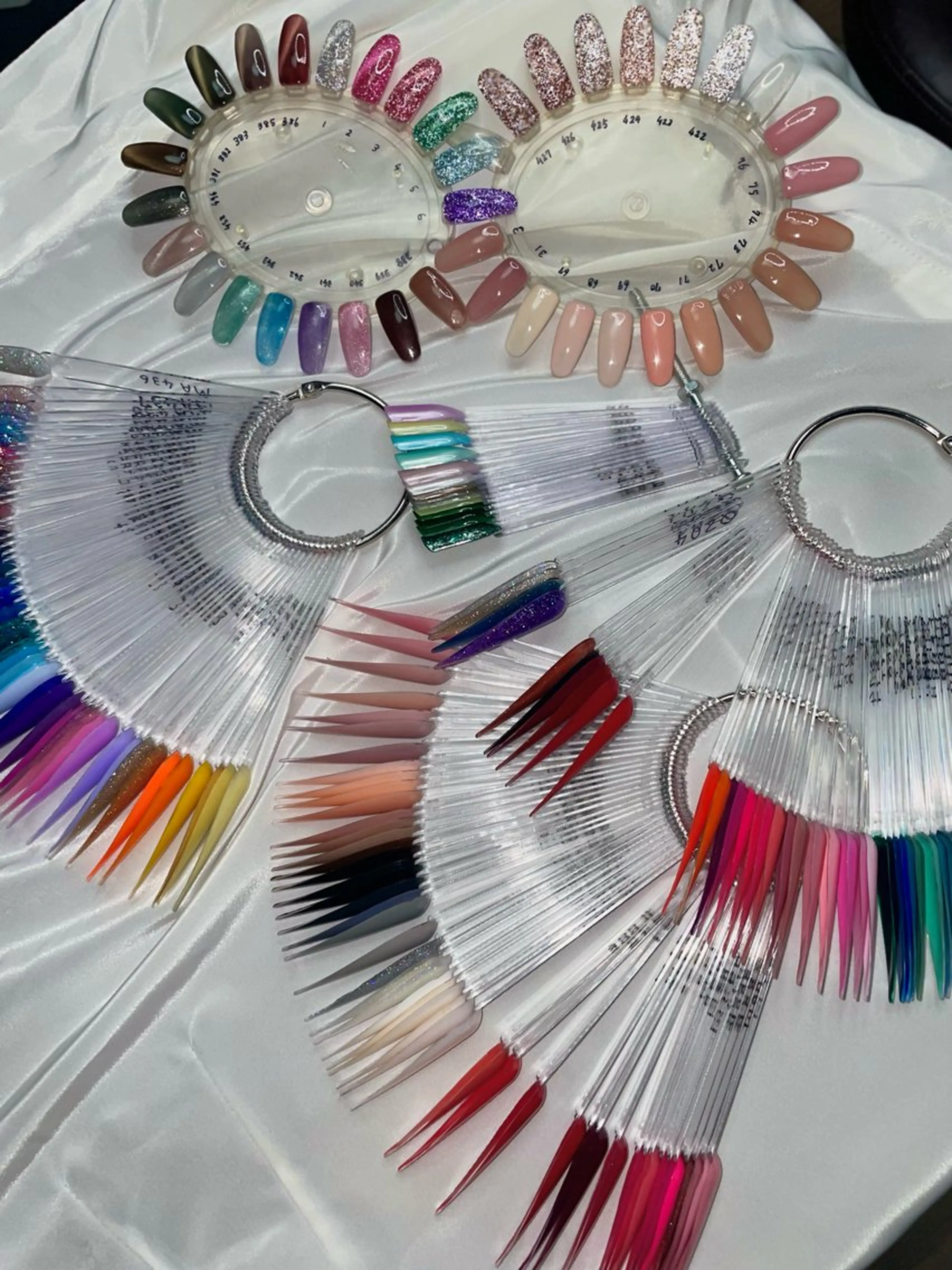 ネイル ワンカラーネイル ストーンネイル リエ ビューティのネイルデザイン