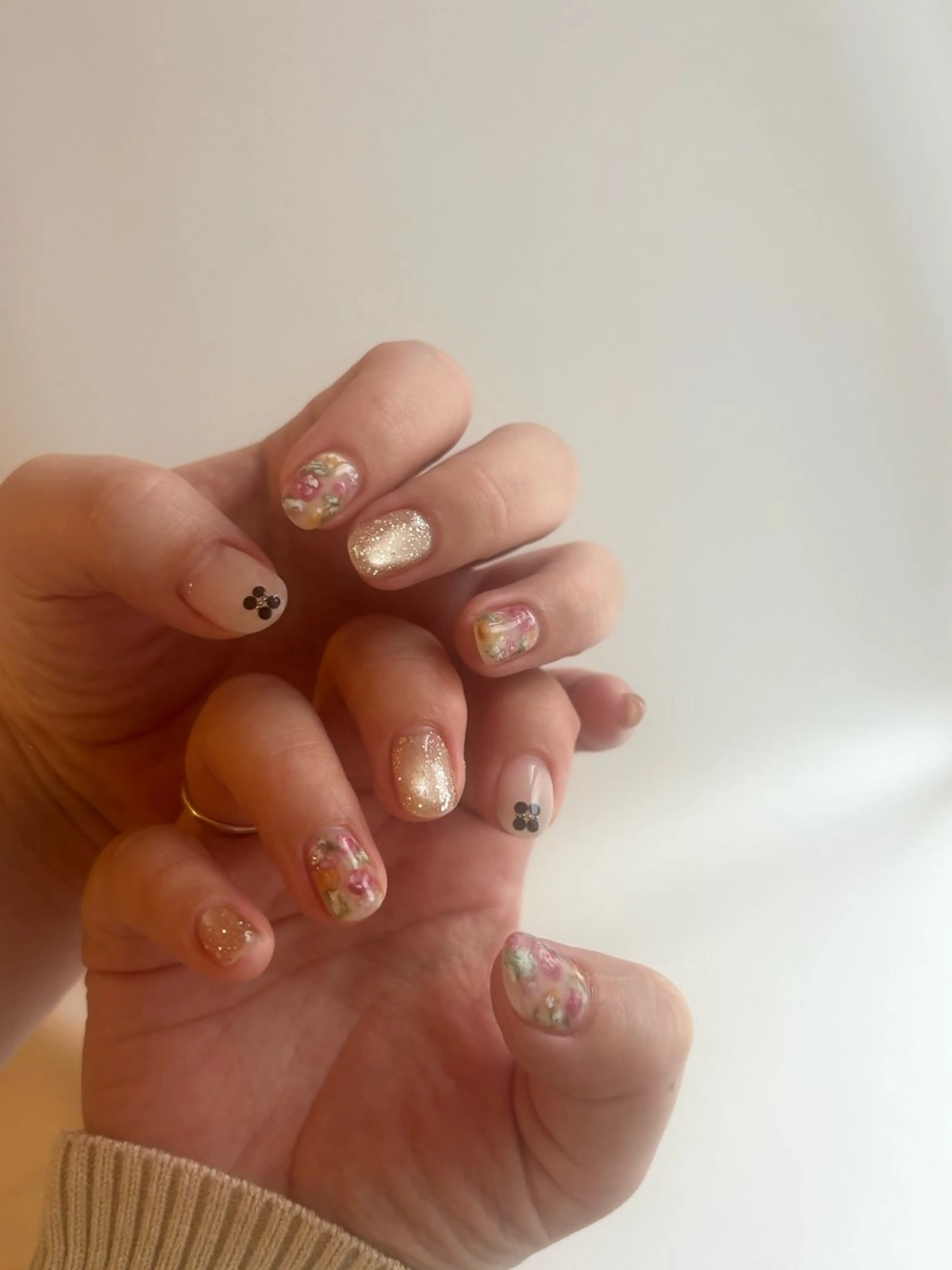 ネイル アートネイル フラワーネイル ラメ(グリッター) ハンドネイル Elio 国泰寺のネイルデザイン