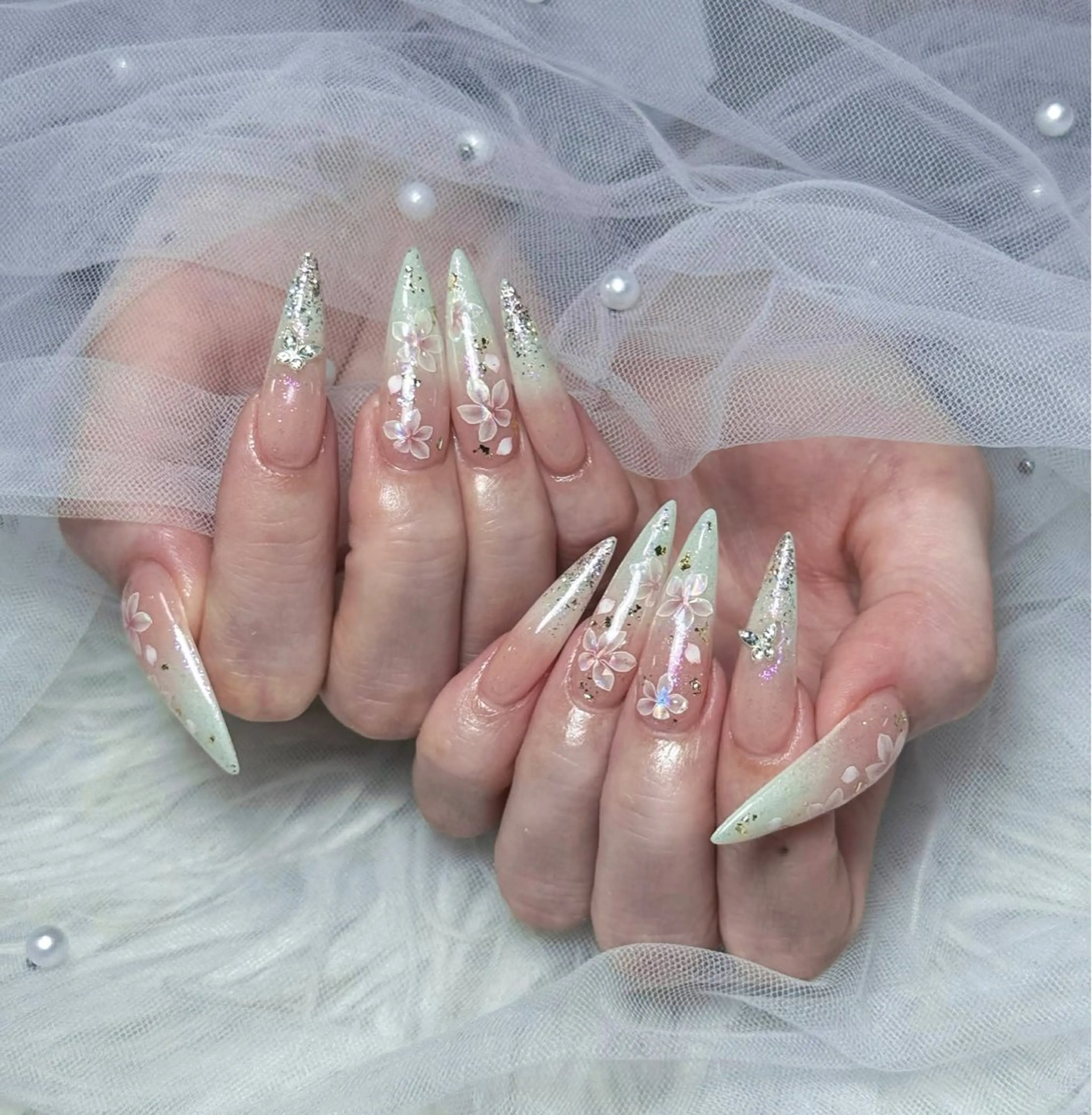 ネイル チークネイル ドット フレンチネイル グラデーション ハート ハンドネイル ハンドケア Eli Nails 新宿のネイルデザイン