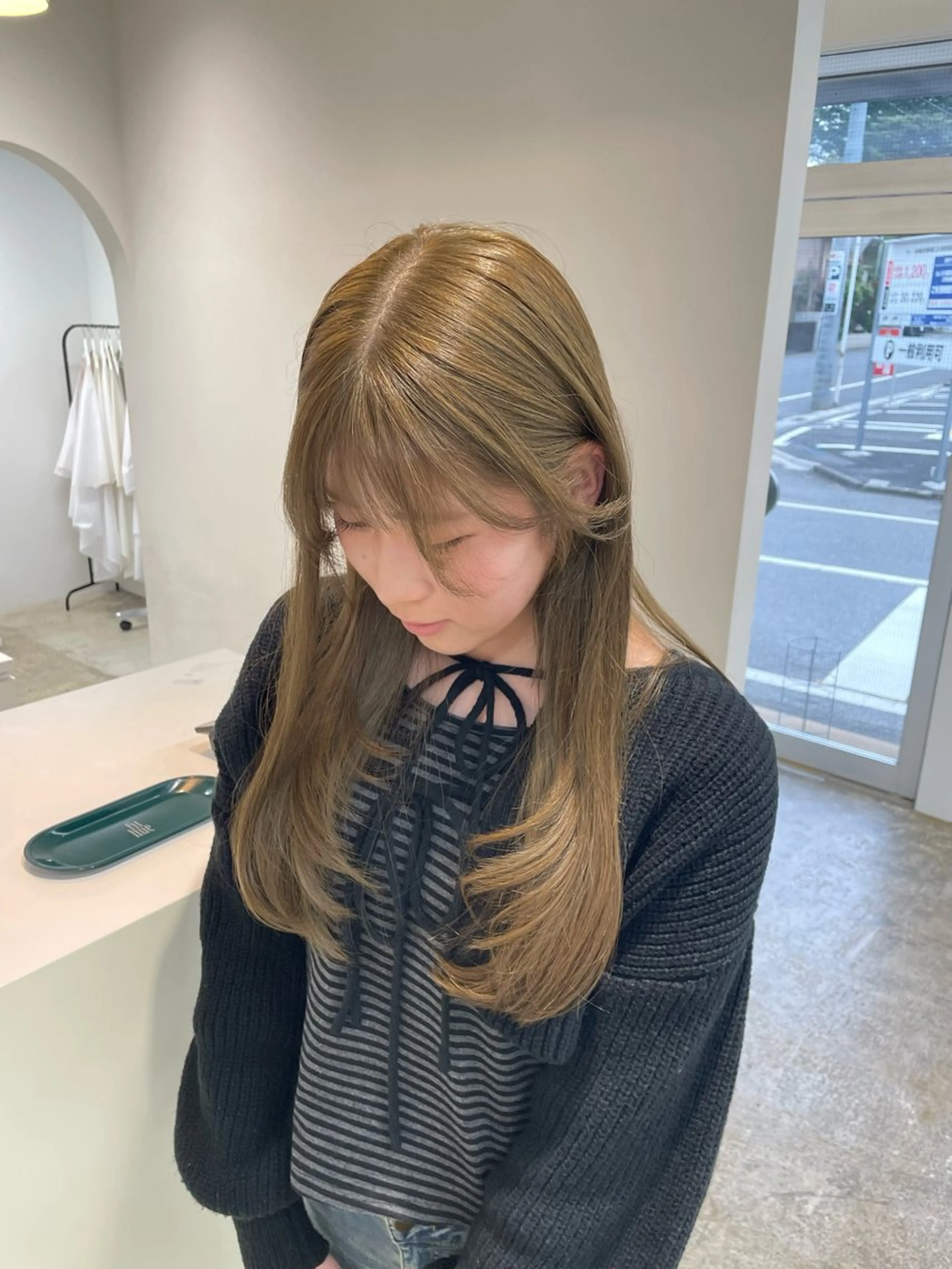 ロング カラー ベージュカラー オリーブベージュ カット ヘアカラー トリートメント H I ＮＡのヘアスタイル