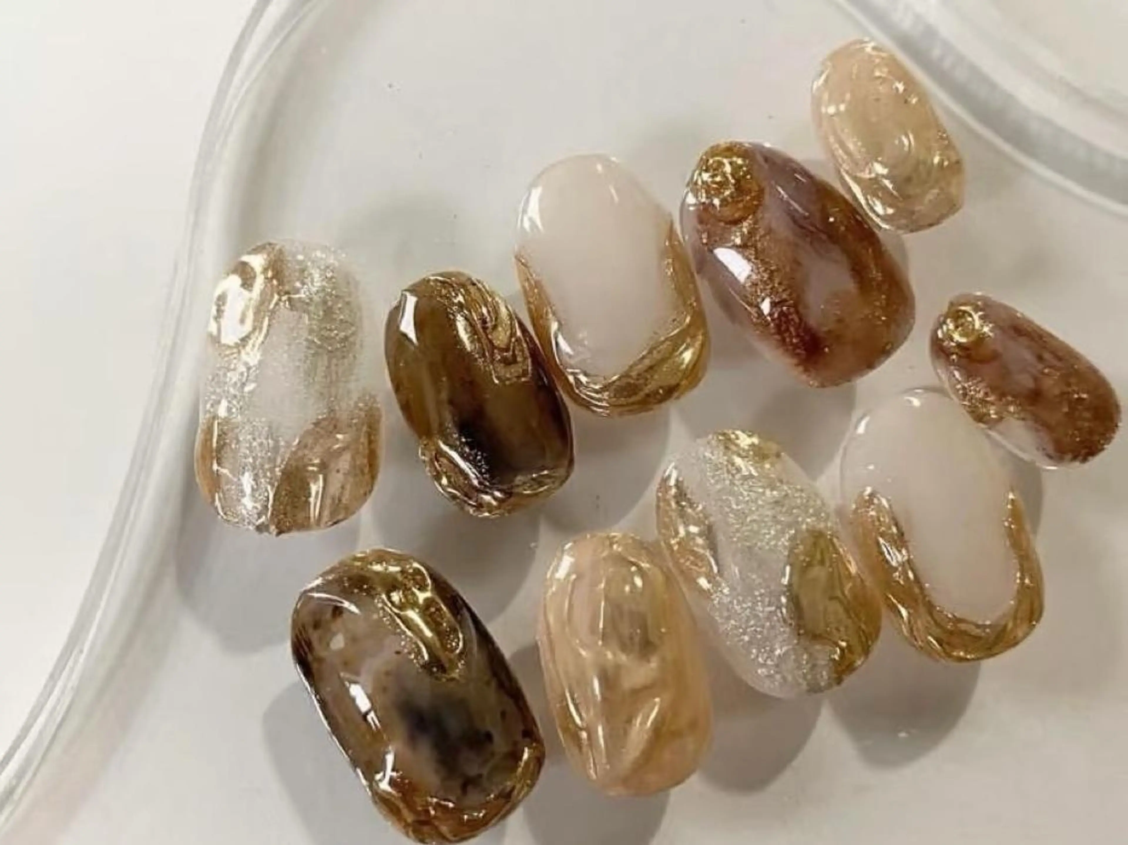 ネイル ニュアンスネイル オフィスネイル ツイードネイル 冬ネイル クリスマス リボン、ガーリー パーツ放題専門店のネイルデザイン