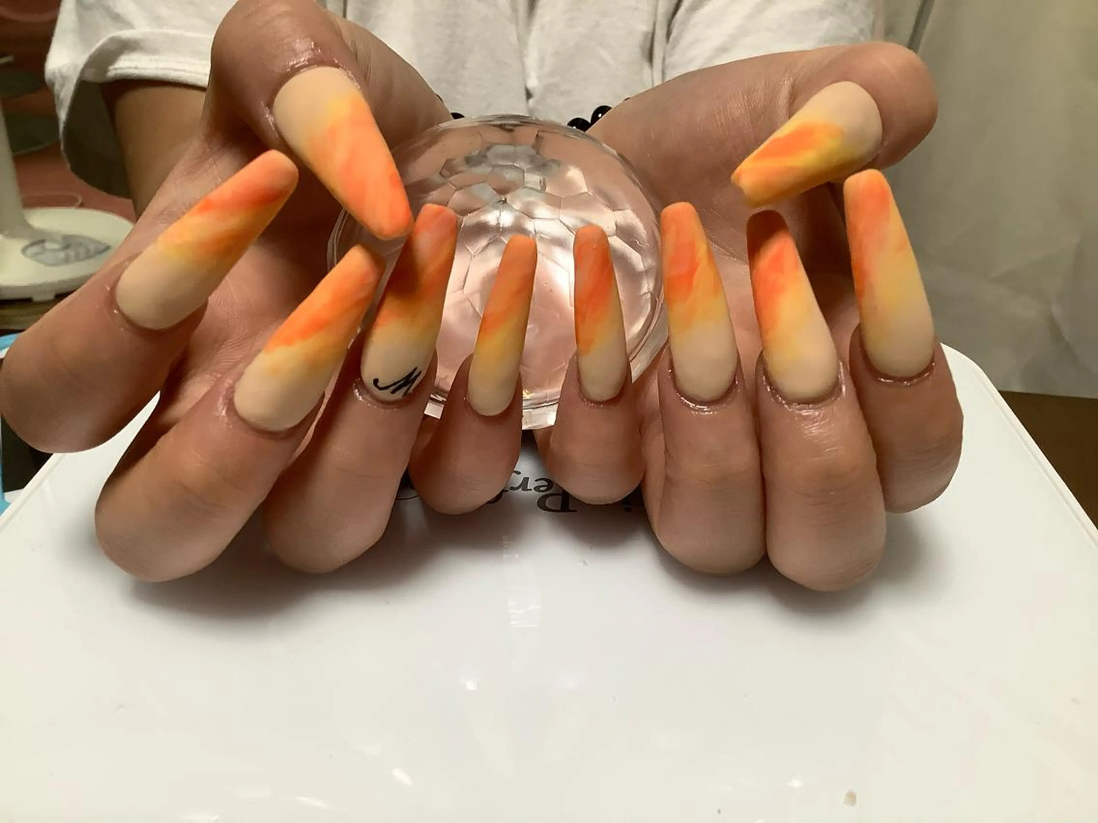 ネイル ハンドネイル ハンドケア フラワー ムーンのネイルデザイン