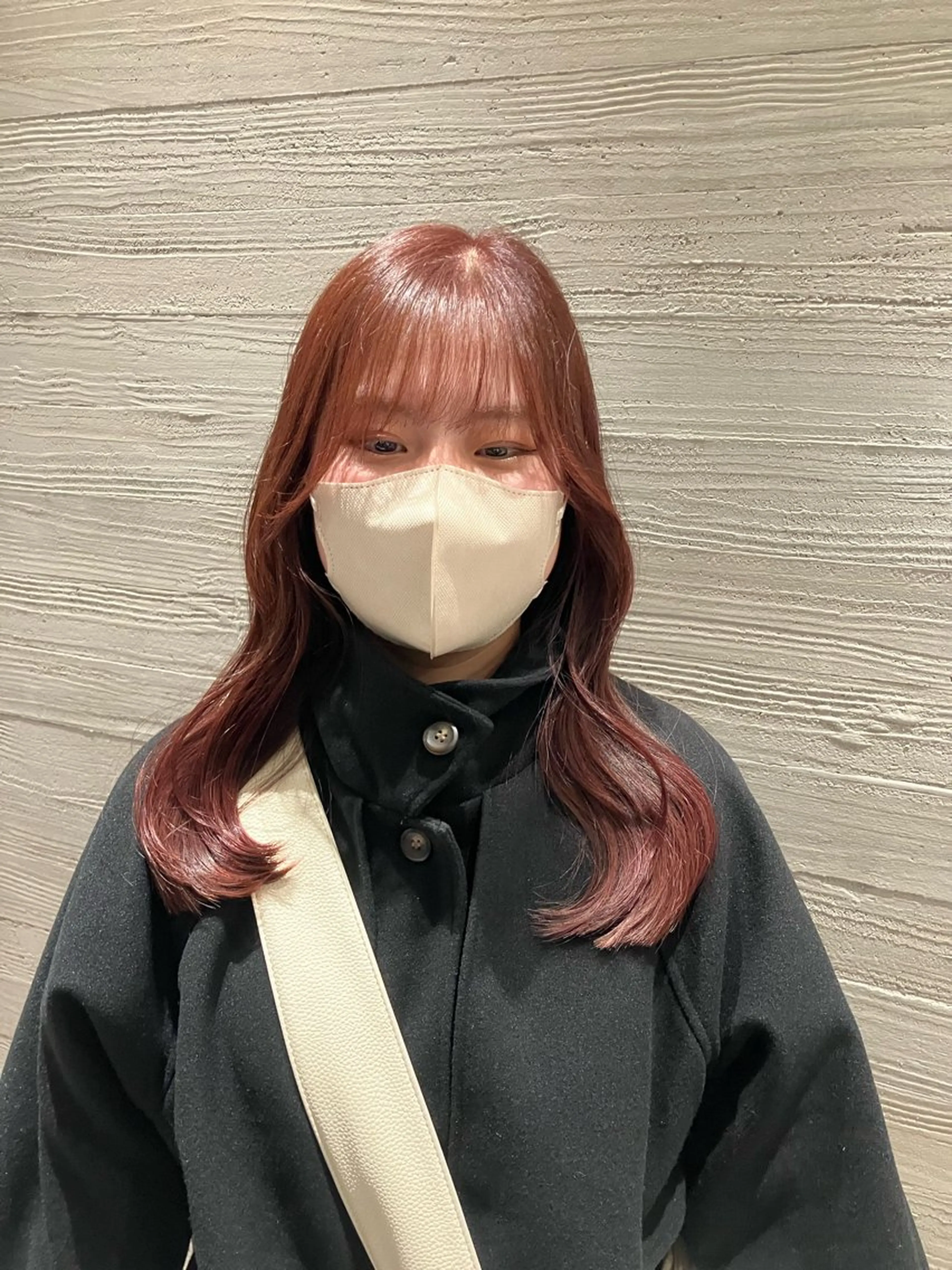 ミディアム カラー ブラウンカラー ピンクカラー ピンクブラウン サキ🤍ハイトーン 🩰くびれ巻きヘアのヘアスタイル