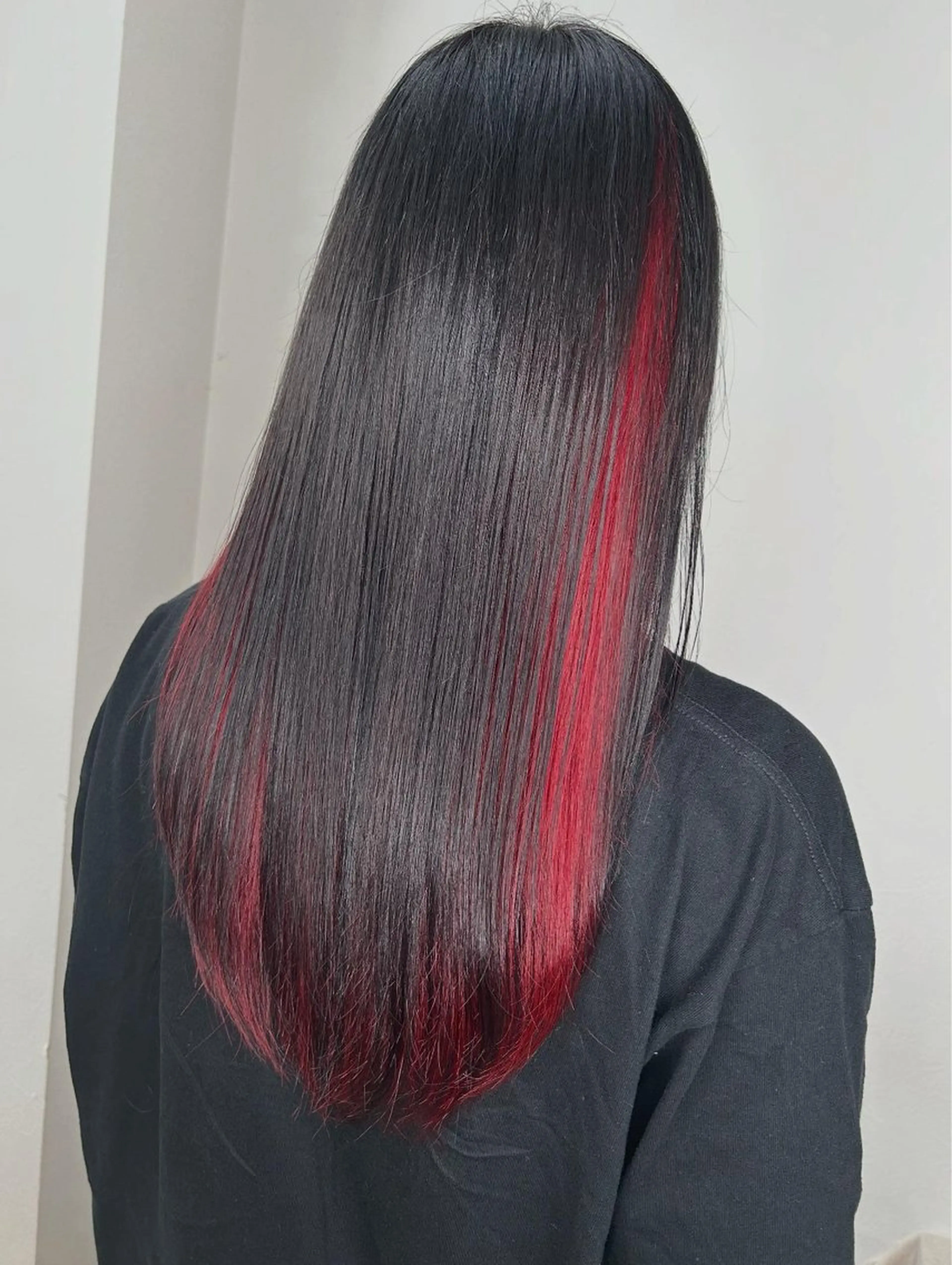 ロング カラー 黒髪 ブリーチ インナーカラー レッドカラー ヘアカラー トリートメント 今村公介 ブリーチ特化、派手髪のヘアスタイル