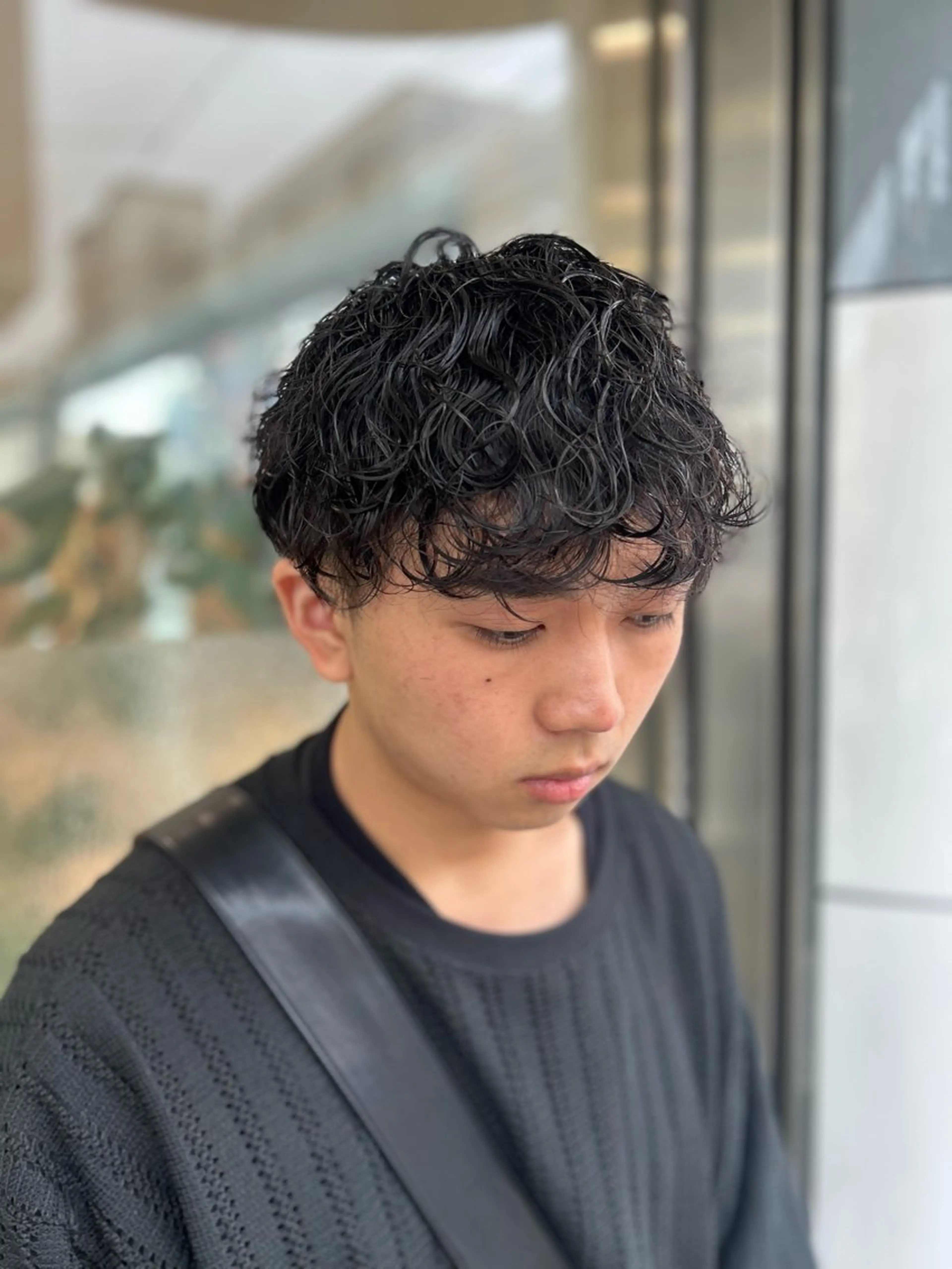 ショート パーマ メンズ 波巻きパーマ 似合わせカット メンズハイライト × perm Runoのヘアスタイル