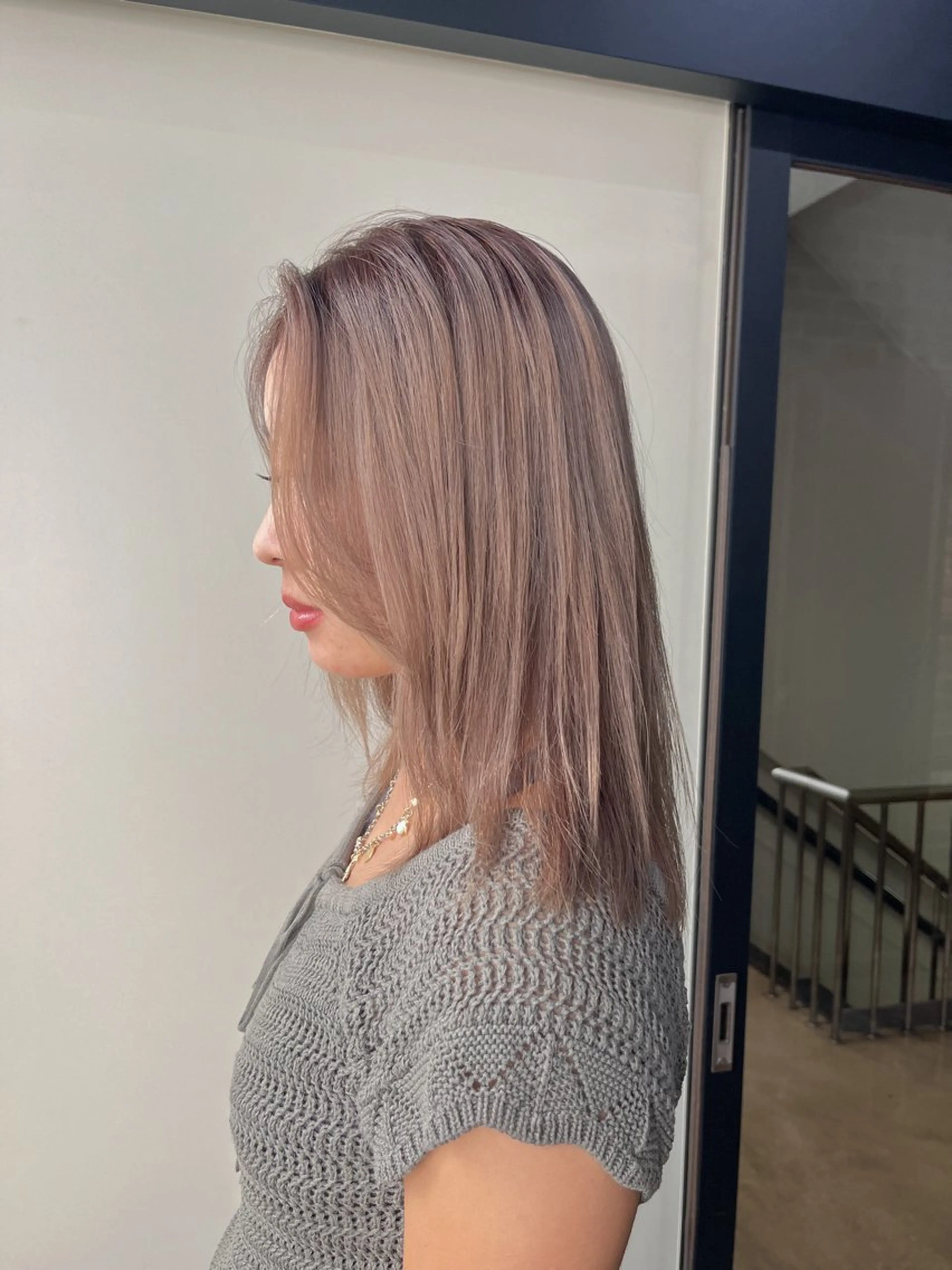 ミディアム カラー カット ヘアカラー トリートメント ヘアセット 似合わせベージュ 🍯ayumi🍯のヘアスタイル