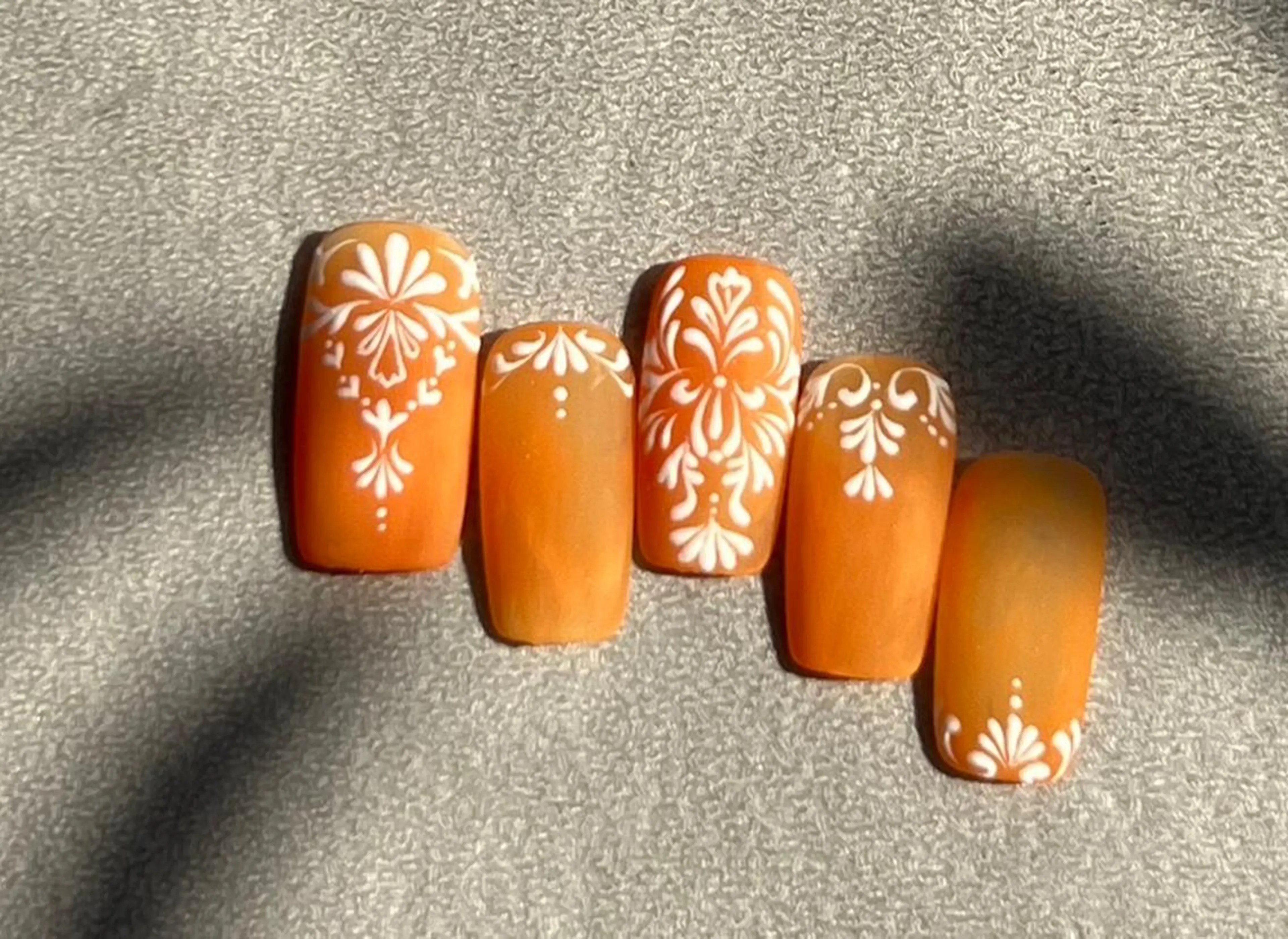 ネイル Sun Brown サンブラウンのマツエク・マツパデザイン