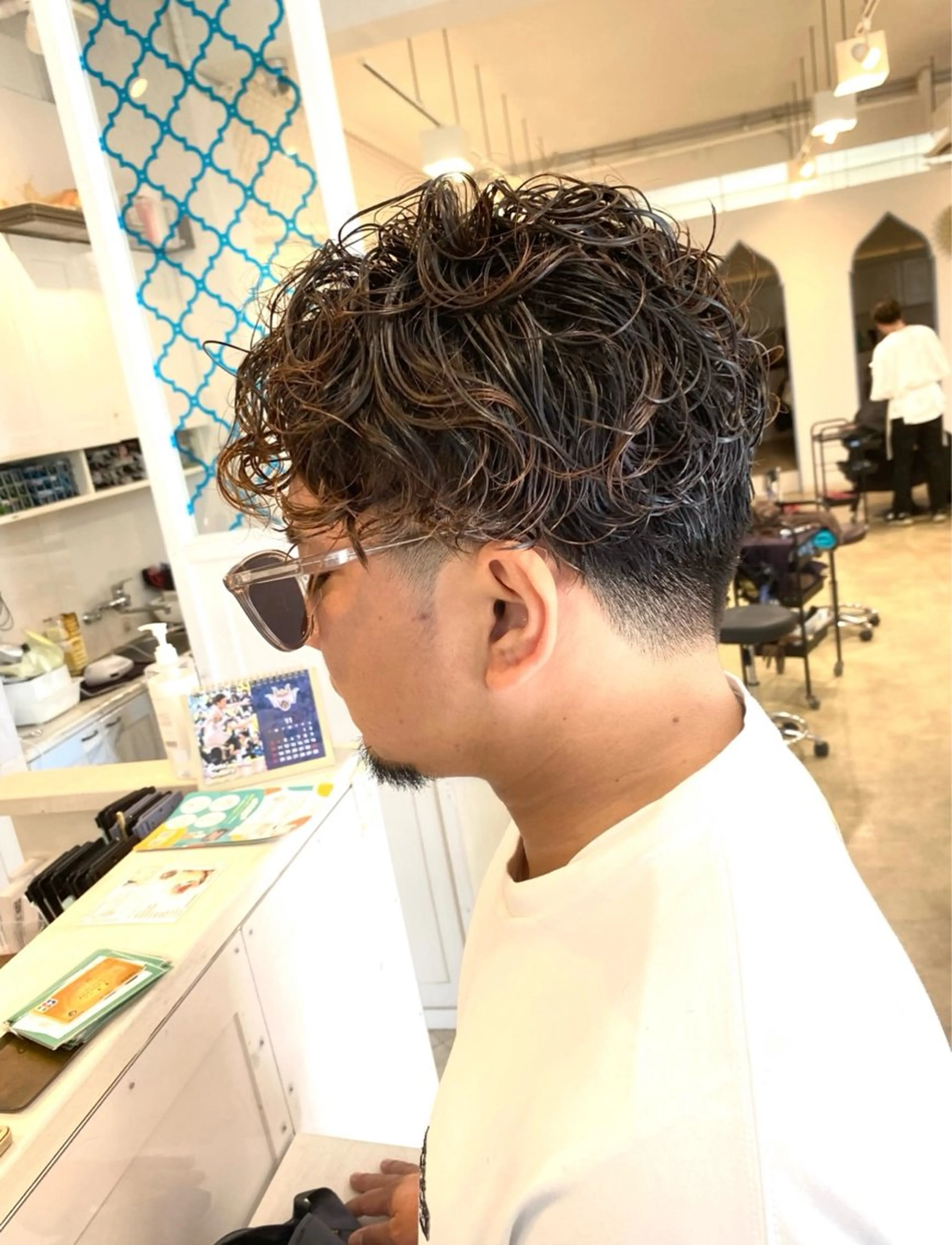 ショート カラー パーマ メンズ カット パーマ 饒平名 知也のヘアスタイル