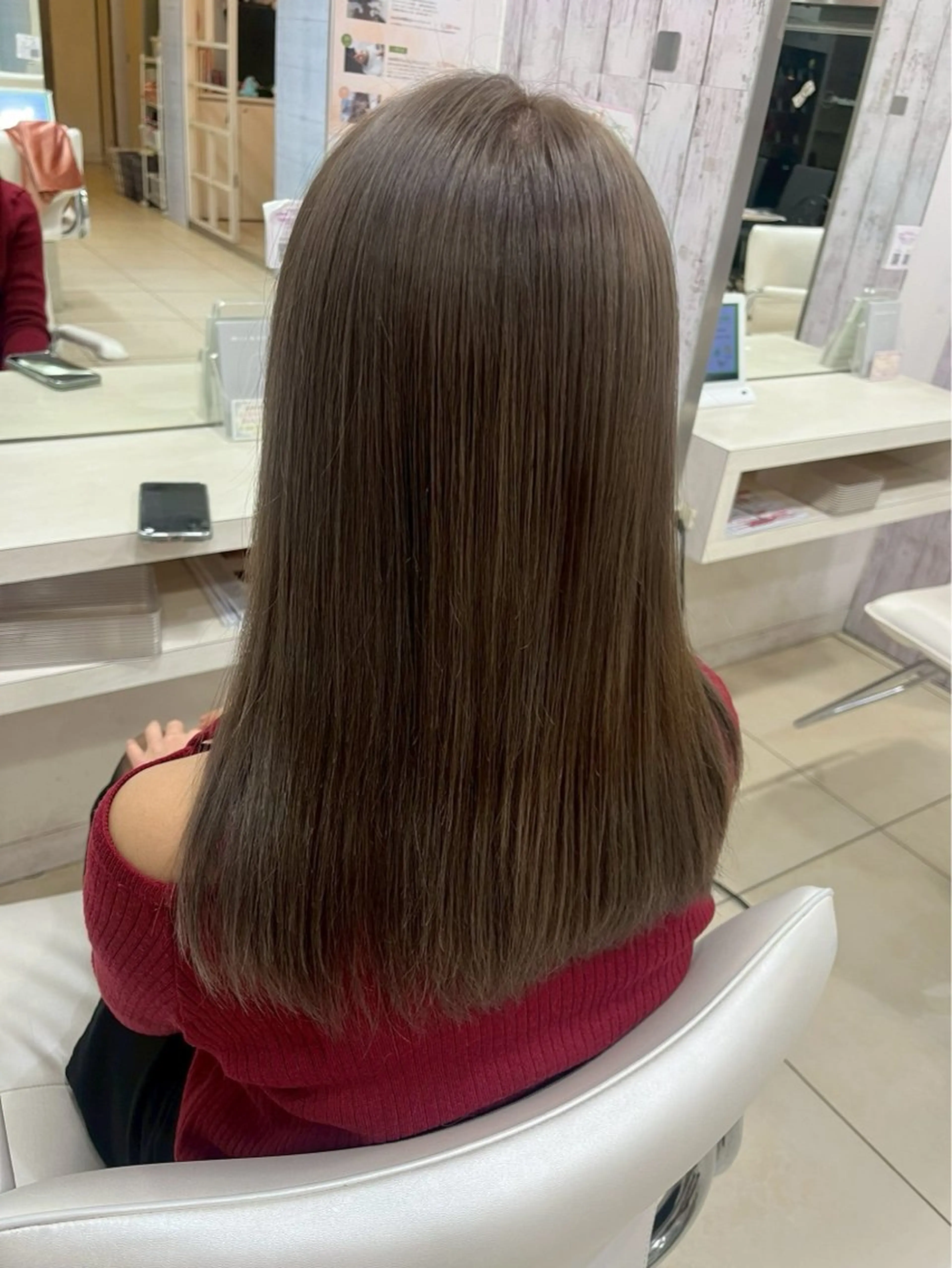 セミロング [髪質改善カラー] 佐藤唯花🦋のヘアスタイル