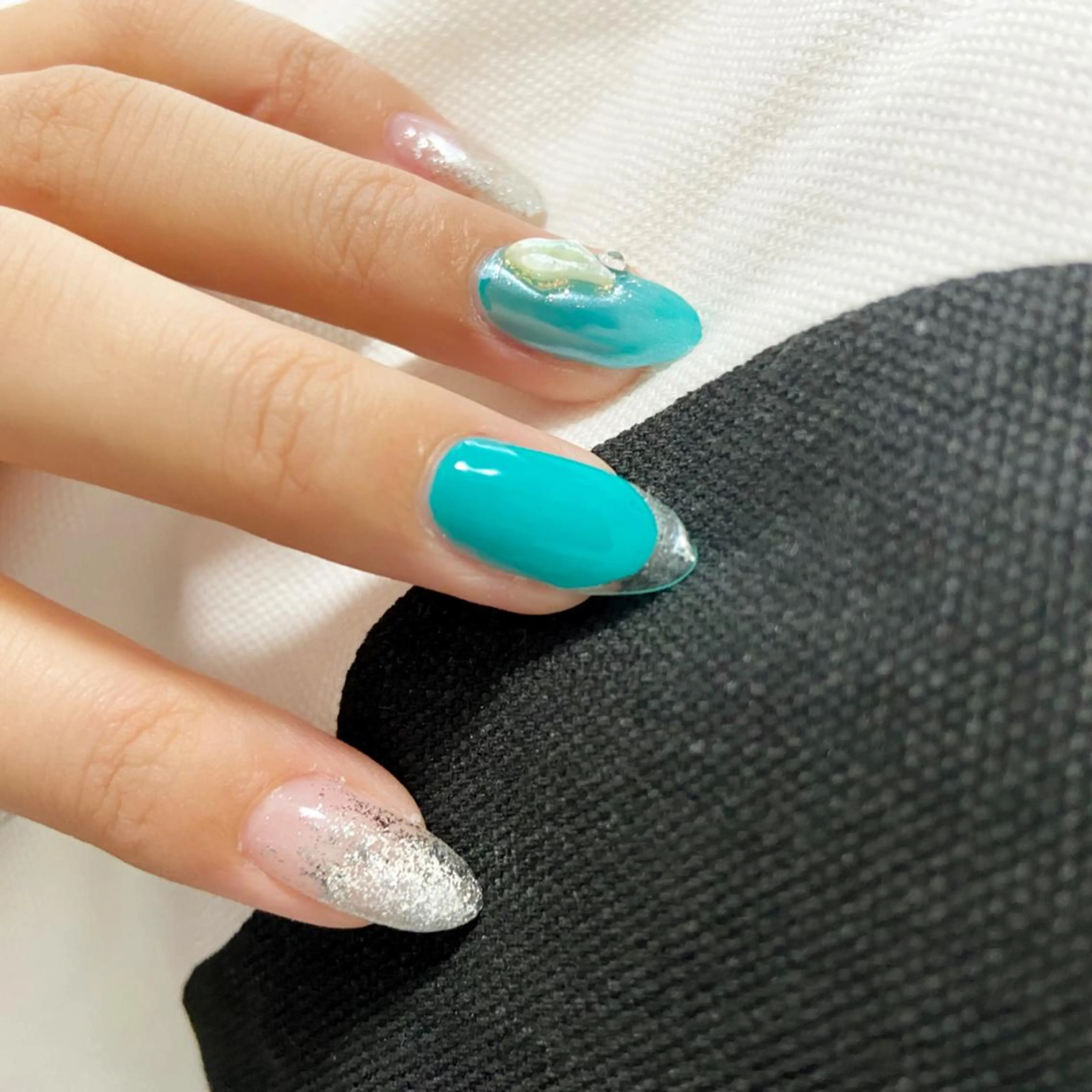 ネイル ブルー クリアネイル フレンチネイル 土居 夏美/束感マツエクのマツエク・マツパデザイン