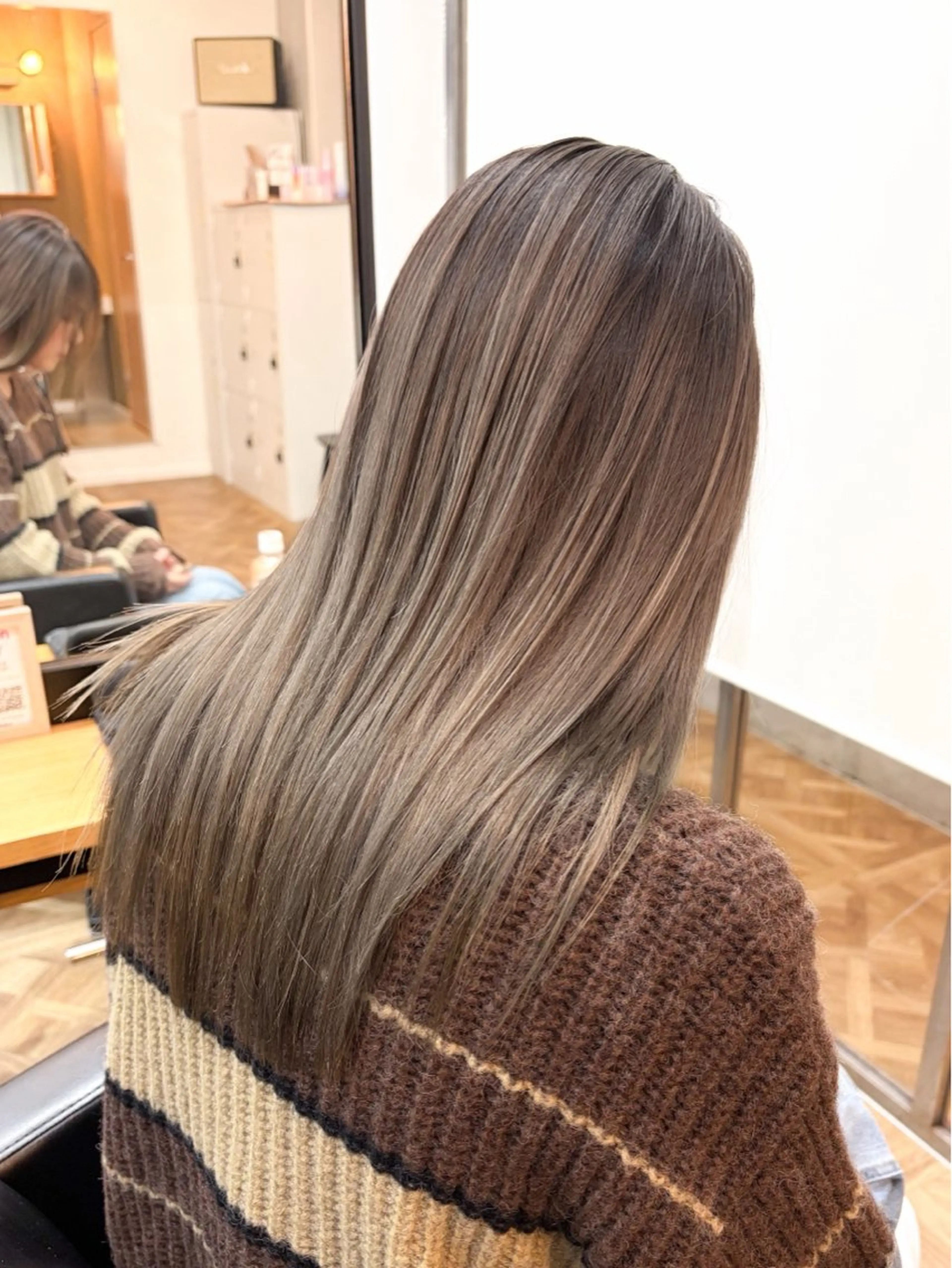 ロング カラー バレイヤージュ ブリーチ グレージュ レイヤーカット カット ヘアカラー トリートメント 🫧透明感カラー🫧 OIKAWAのヘアスタイル