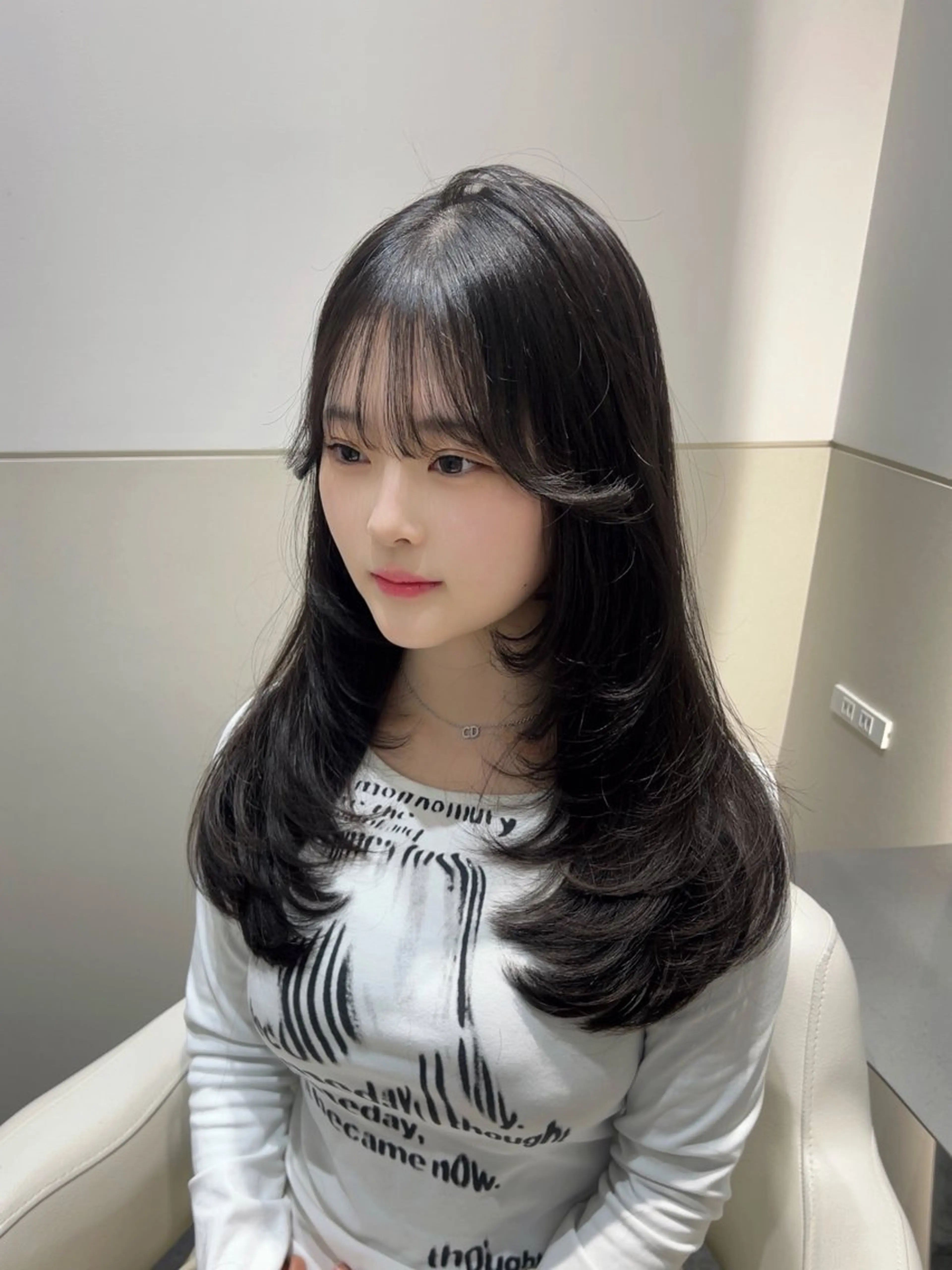 セミロング カラー レイヤーカット SALOWIN銀座一丁目suite店所属・🩷韓国ヘア/ヨシン モリ🩷Maikaのヘアスタイル