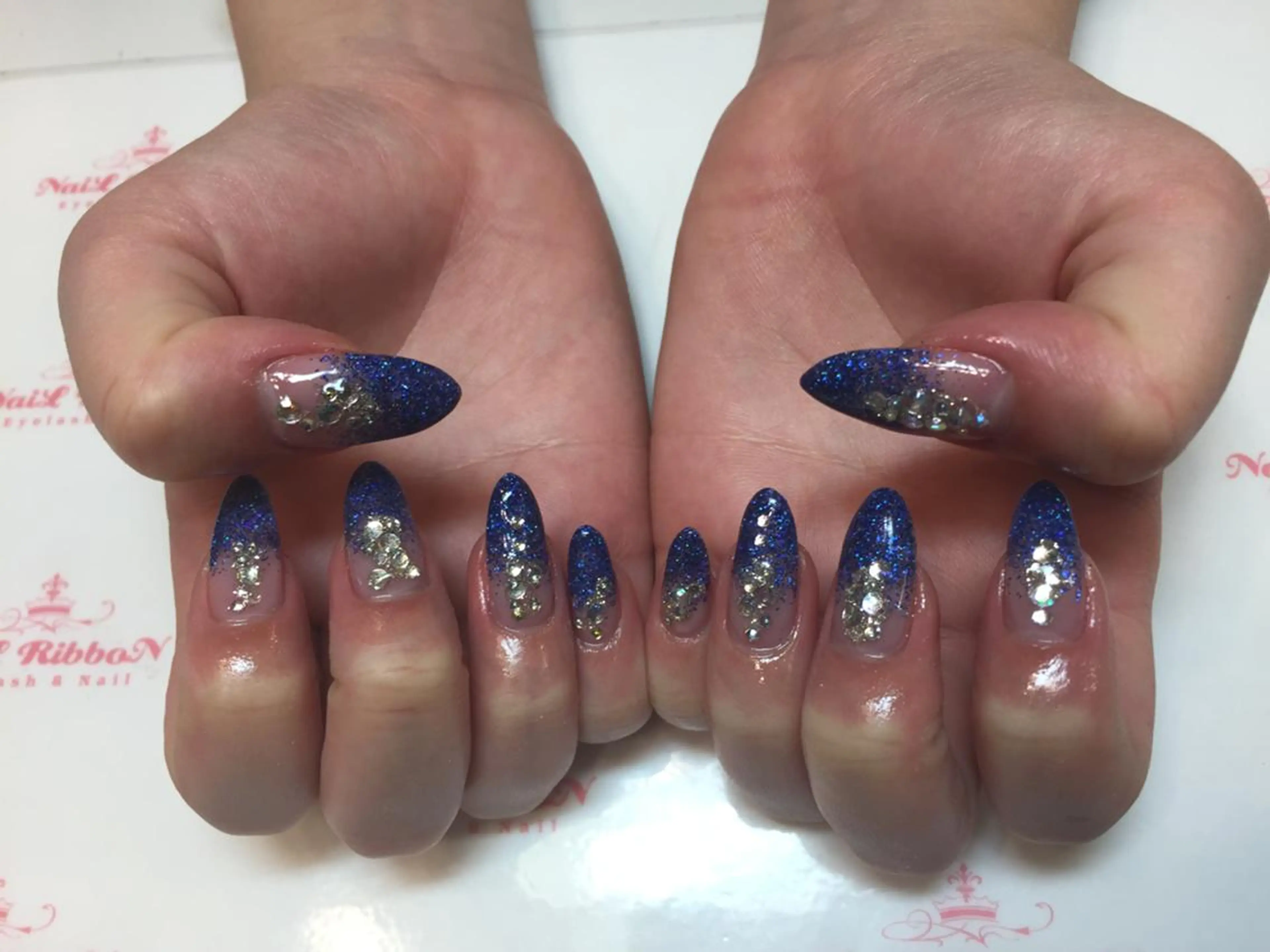 ネイル ネイルリボン 受付スタッフのネイルデザイン