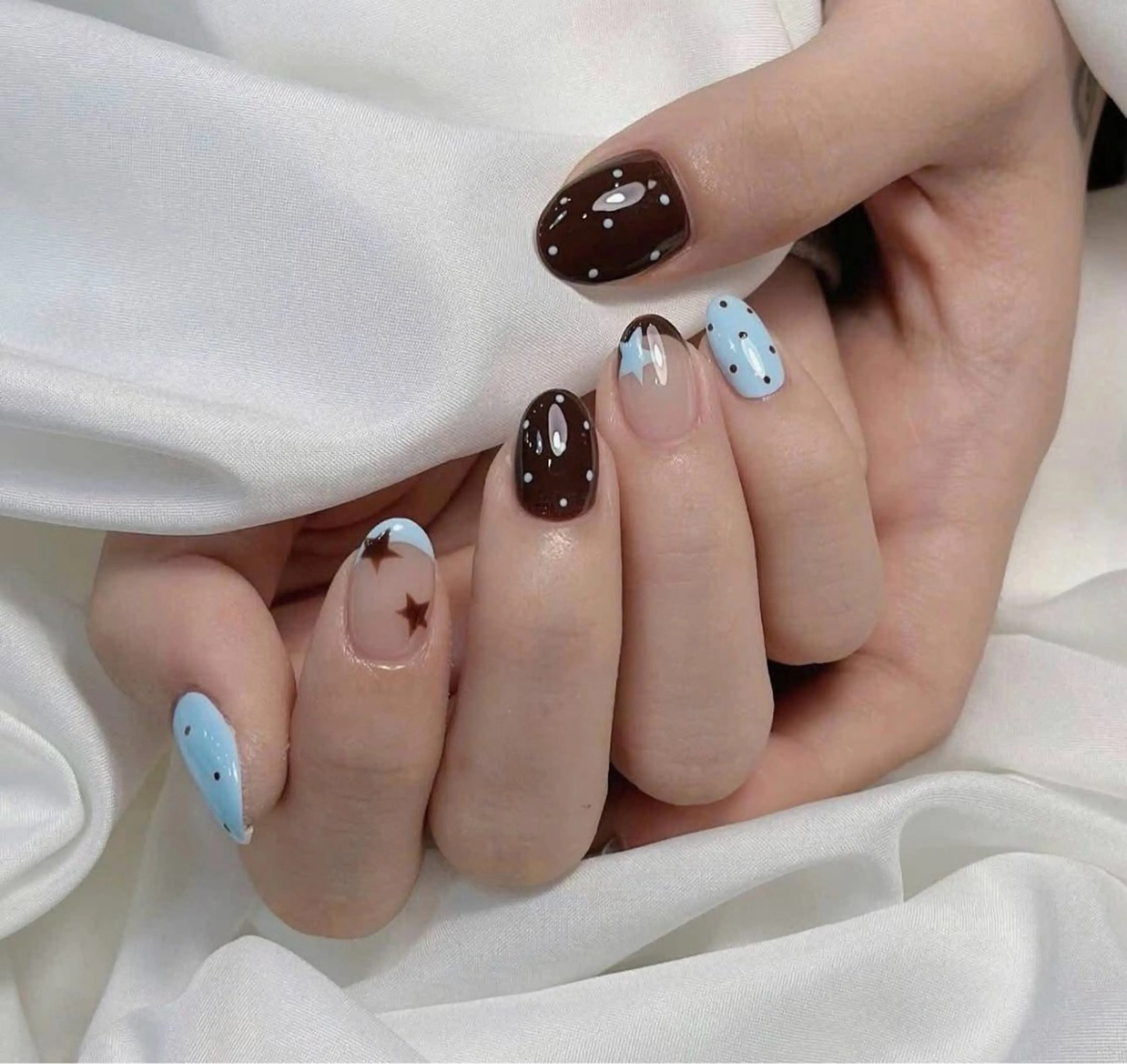 ネイル チークネイル 長さ出し フットネイル ジェルネイル 卒業式 𝓐𝓷𝓻𝓲 XiinhNailのネイルデザイン