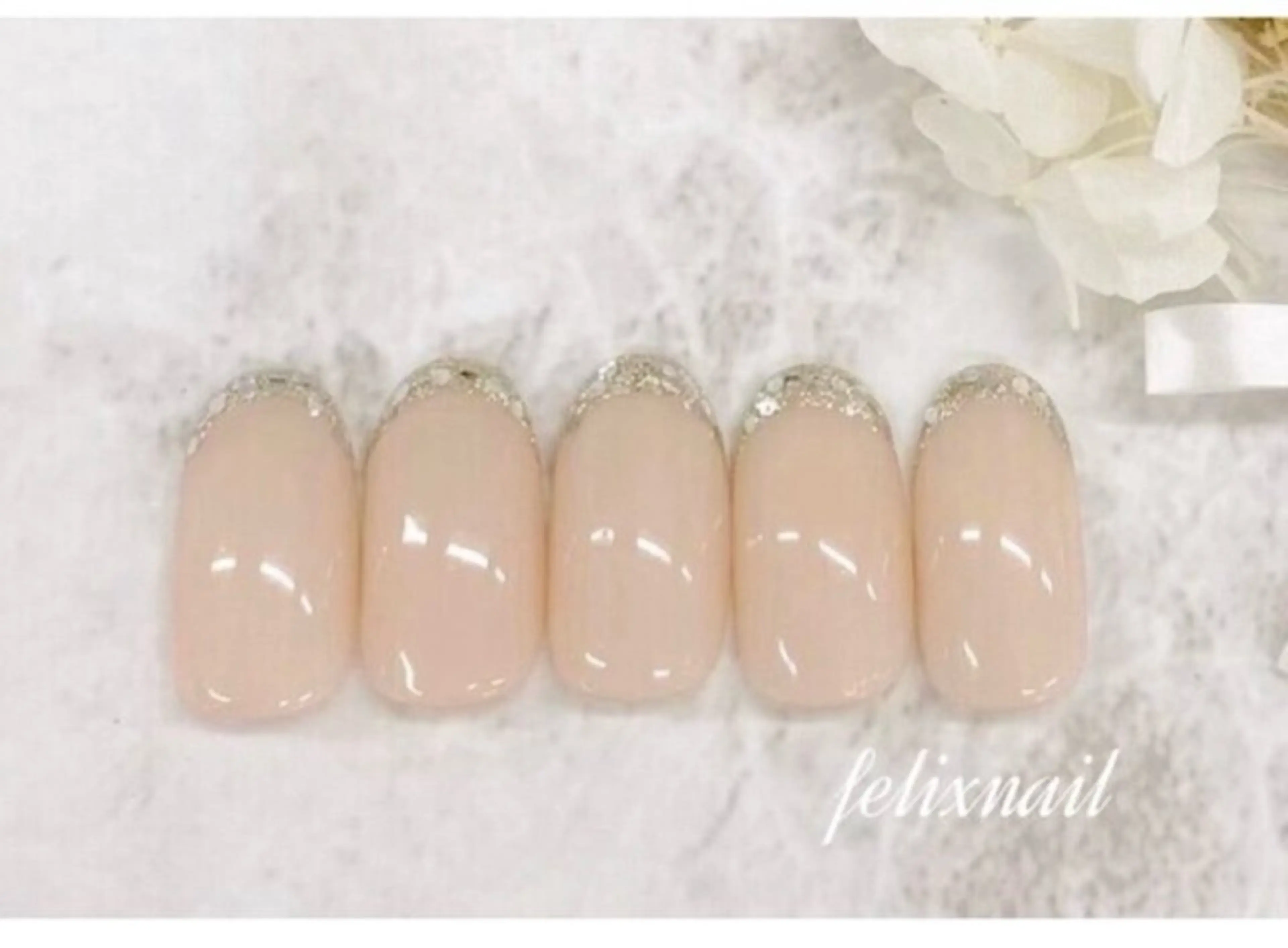 オフあり☁️ガラスフレンチ🪞✨ (+1000円でベースカラー追加可能◎)の写真