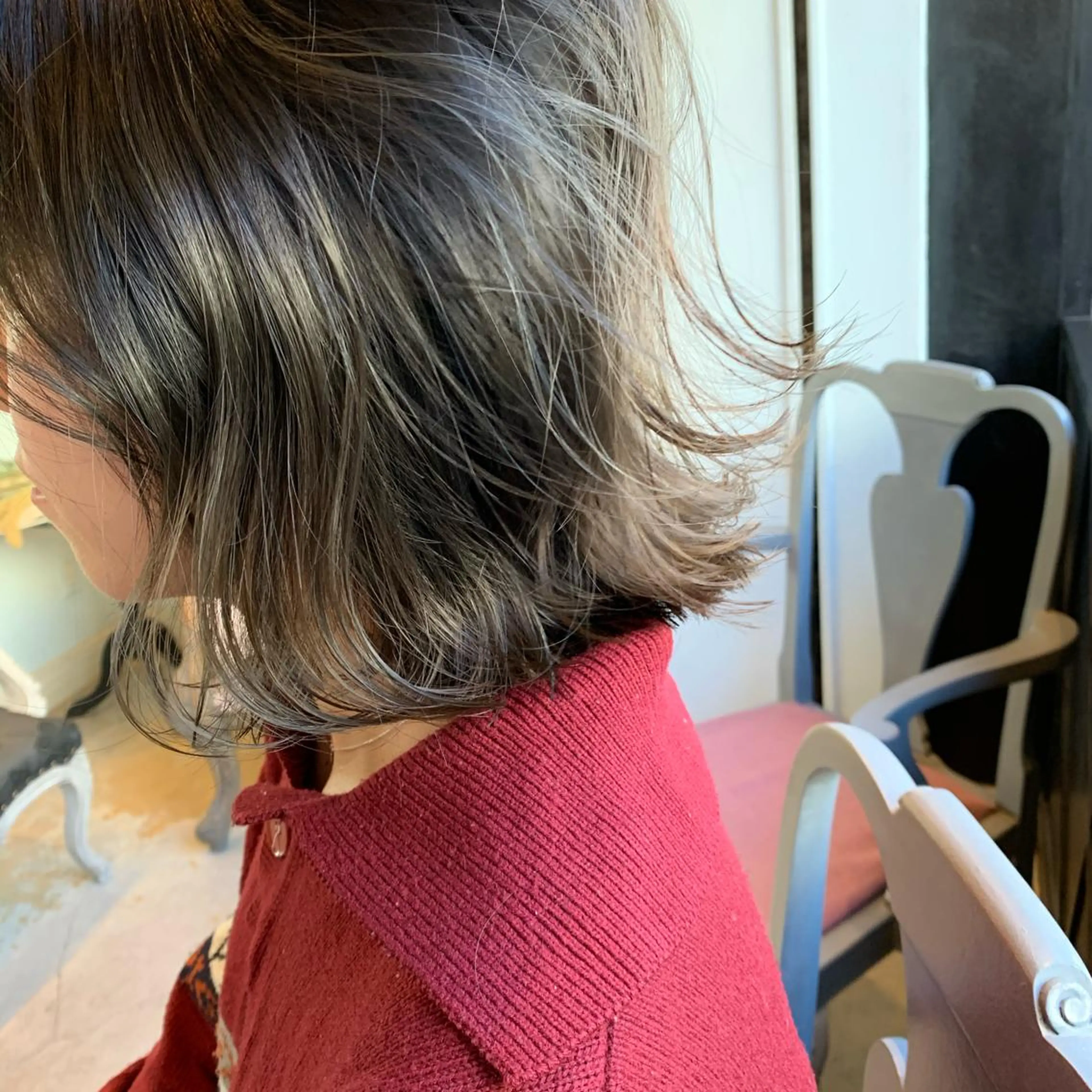 ミディアム カラー SAKINO． ベージュカラーのヘアスタイル
