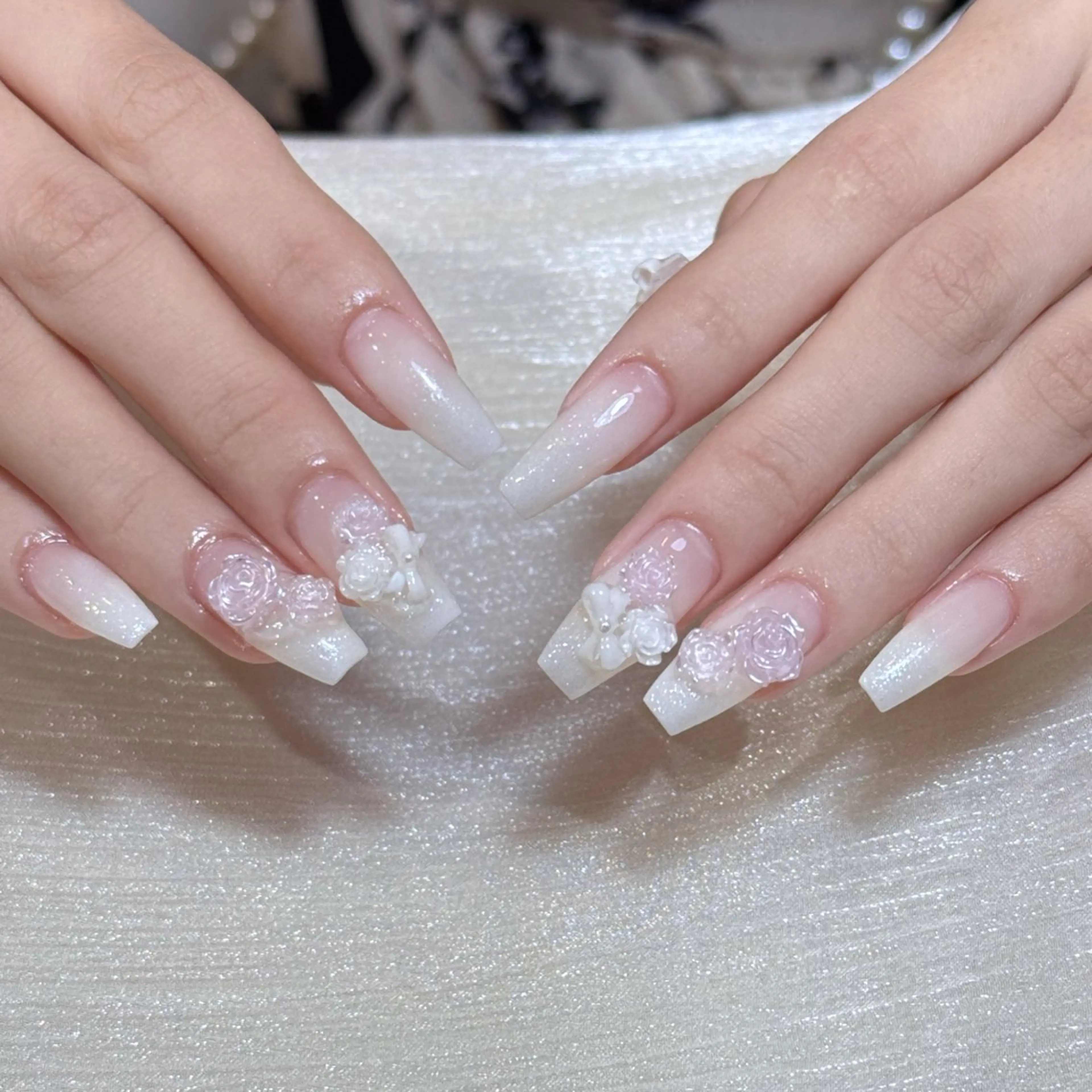 ネイル アートネイル オーロラネイル ガーリー キラキラネイル 韓国ネイル ハンドネイル hijiri 💅のネイルデザイン