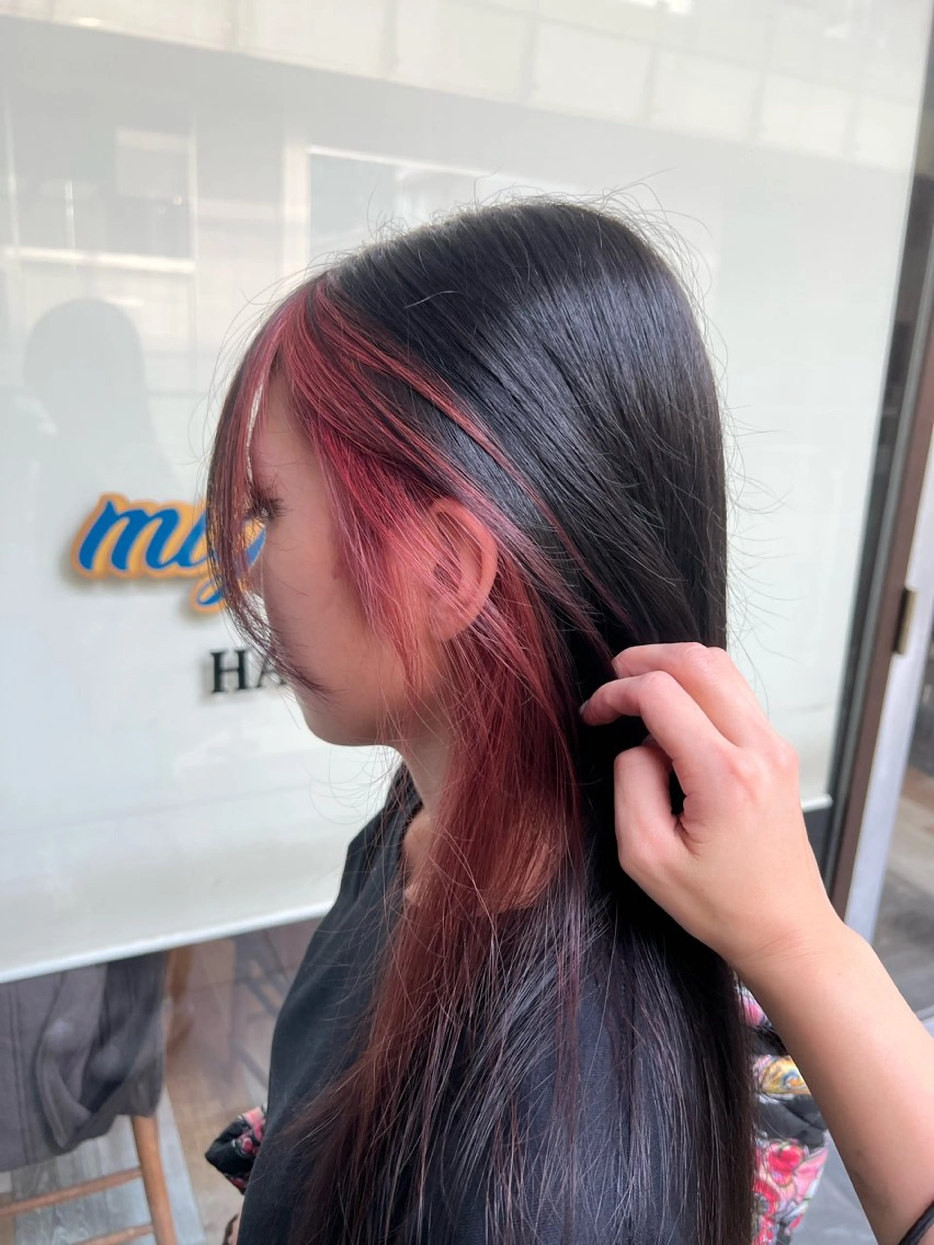 ロング ミストバング 田中 蘭菜のヘアスタイル