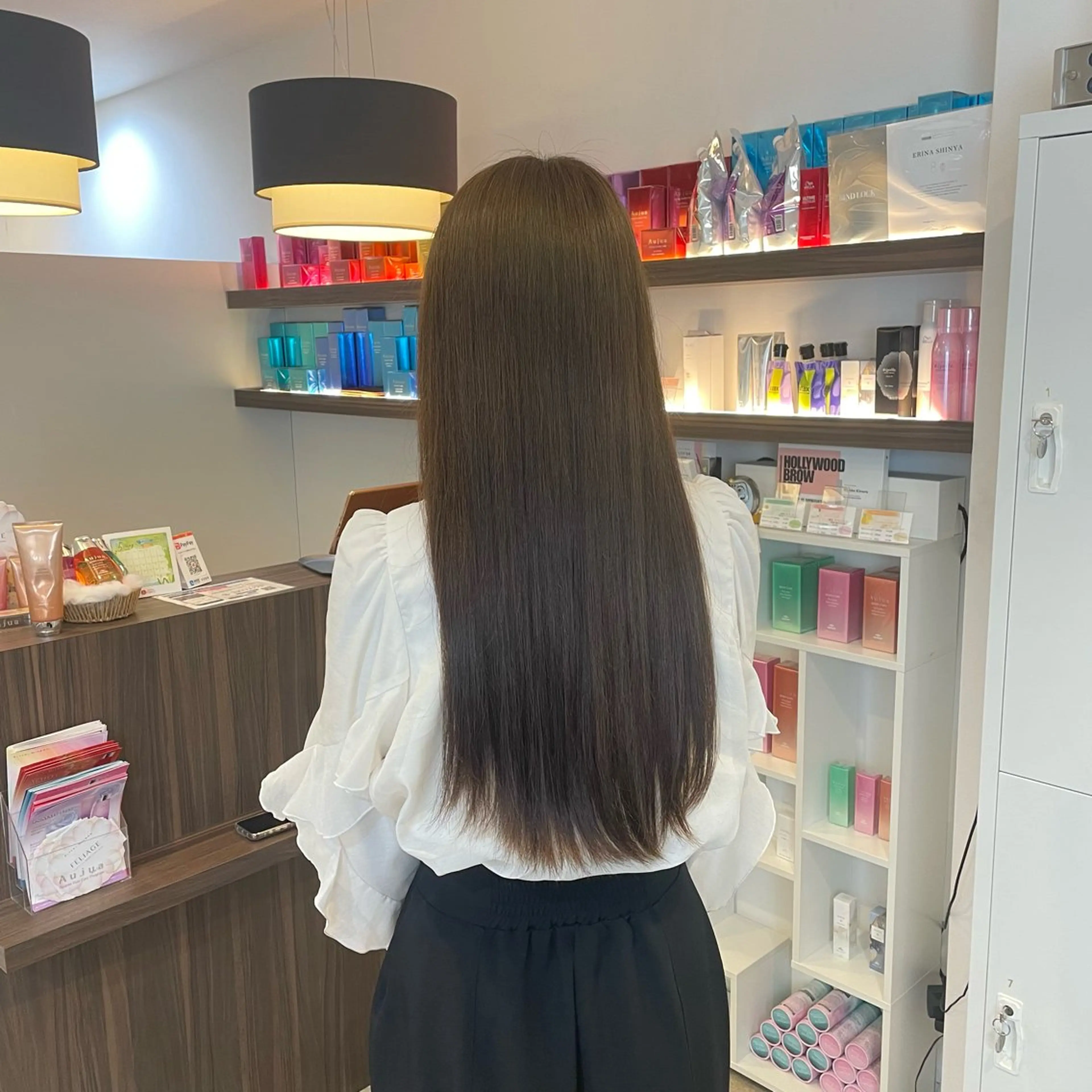 ロング カラー ベージュカラー オリーブベージュ 川原 飛奈のヘアスタイル