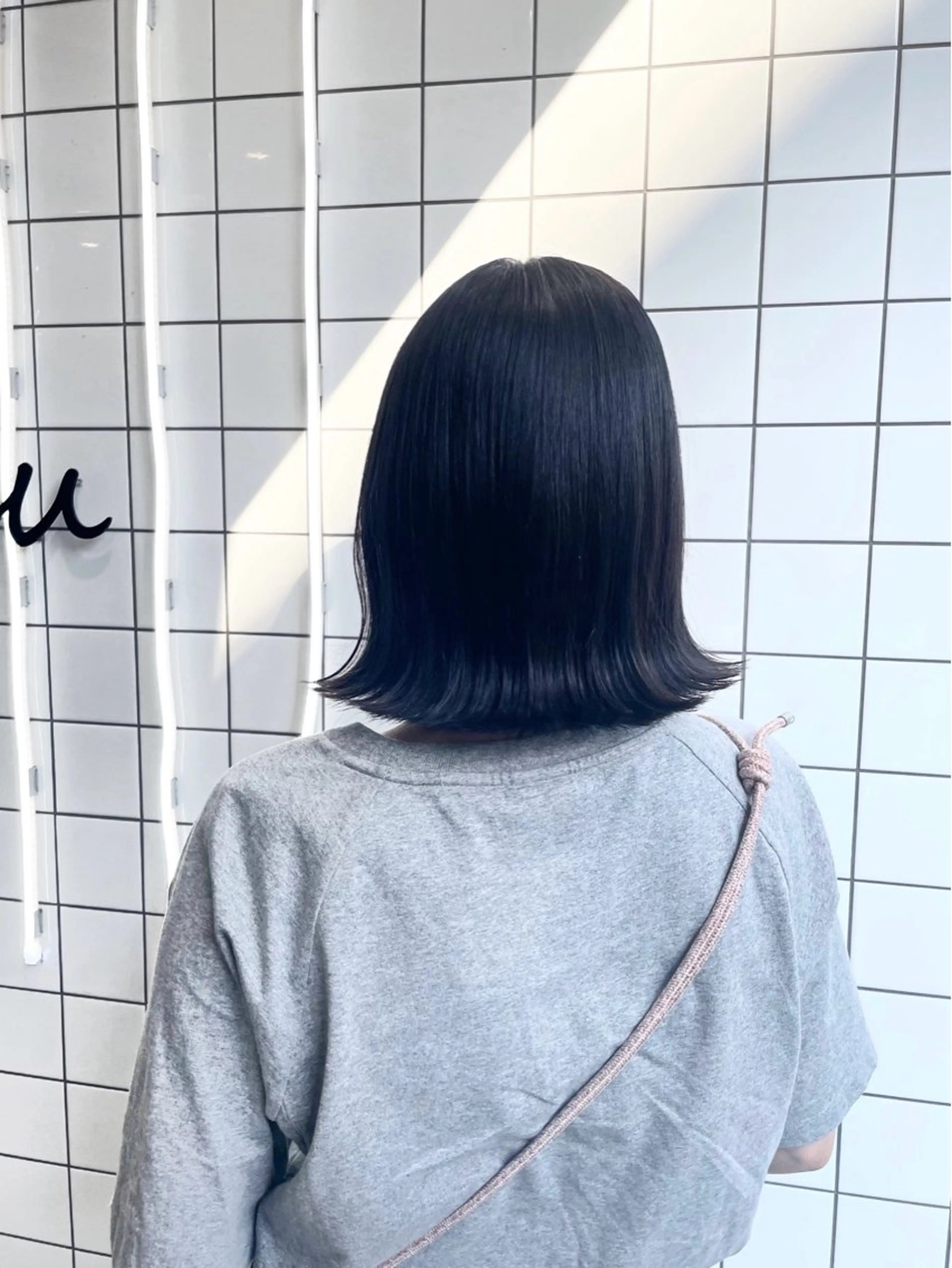 ミディアム カラー パーマ ヘアアレンジ メンズ 黒髪 ブルーカラー ブルーブラック 透明感カラー mona/ ストレートスタイル✨のヘアスタイル
