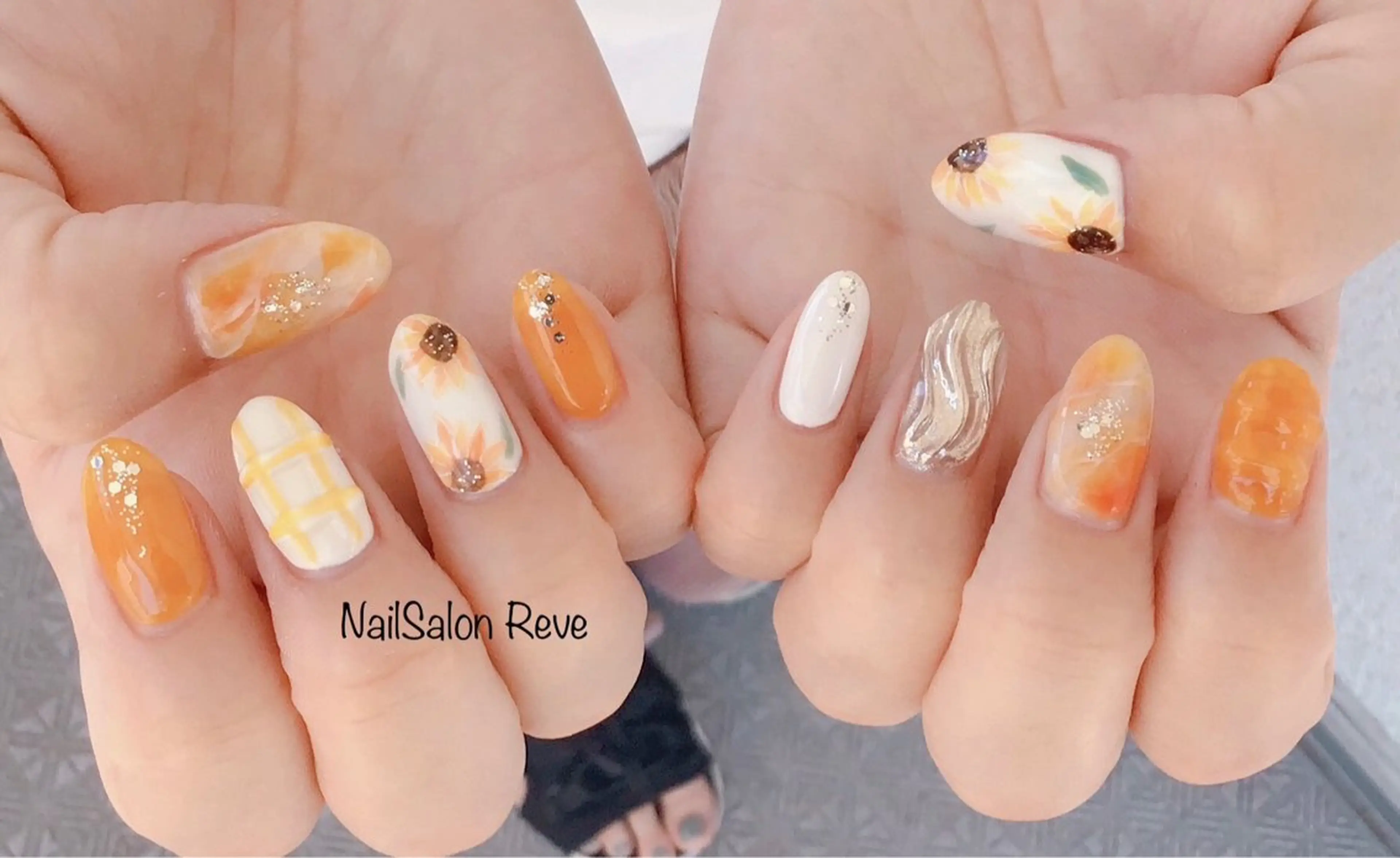 ネイル オレンジ 夏ネイル ハンドネイル NailSalon   Reve（ネイルサロン レーヴ）所属・NailSalon Reveのネイルデザイン