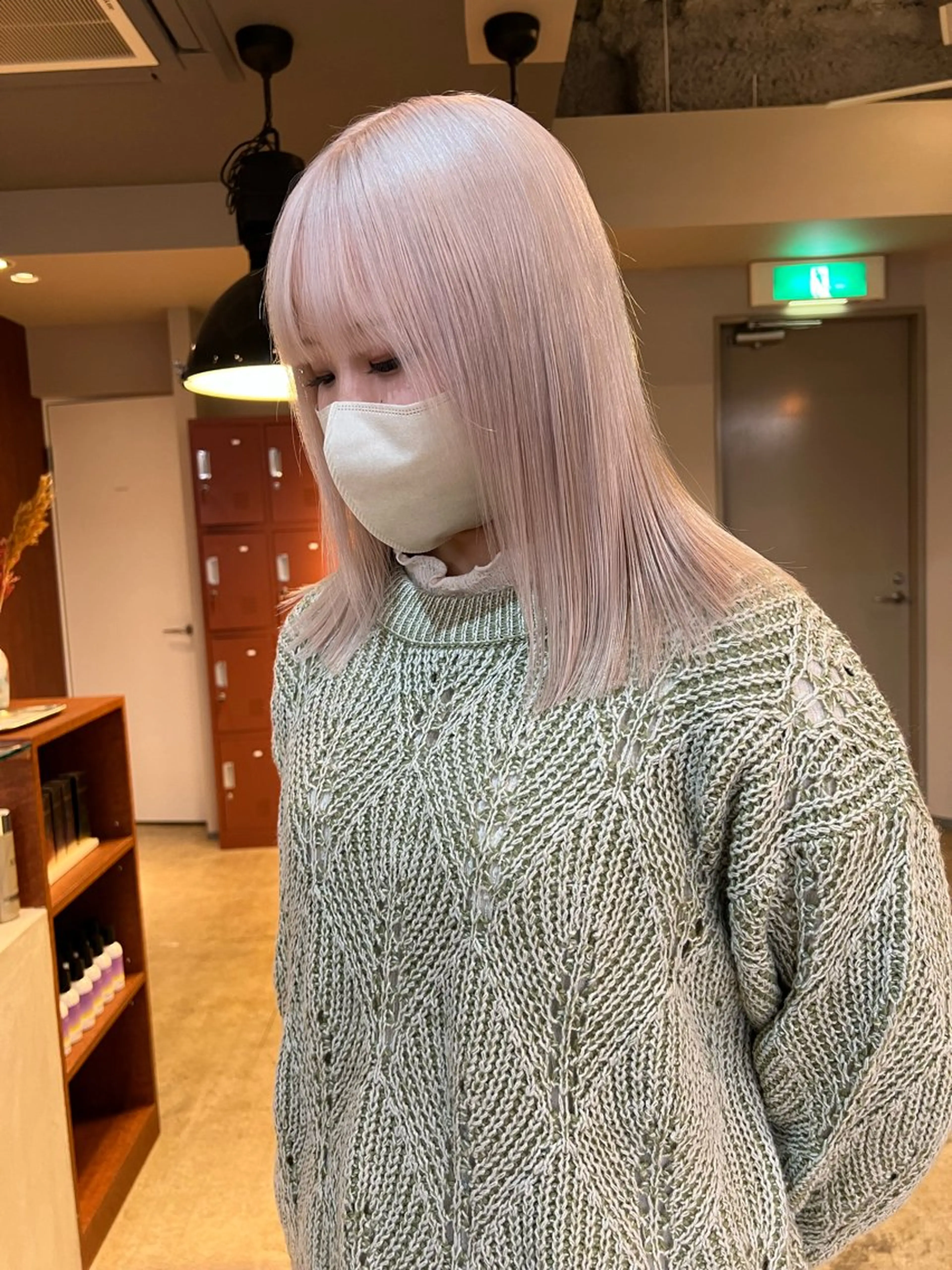 ロング カット ヘアカラー ミルクティーベージュ outaのヘアスタイル