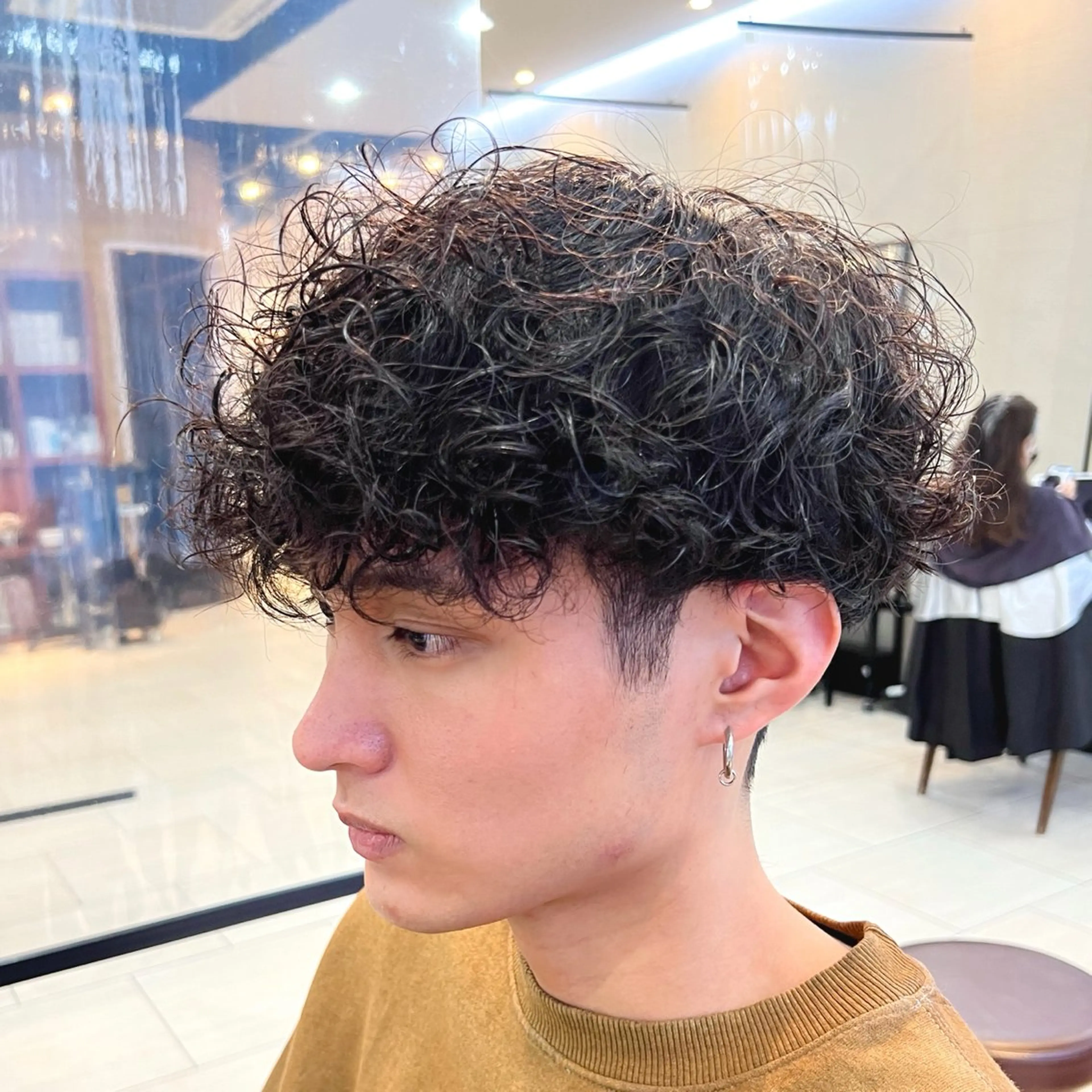 ショート パーマ メンズ マッシュ メンズパーマ プードルパーマ プードルパーマ カット パーマ メンズカット曲がる 縮毛矯正佐々木タクマのヘアスタイル