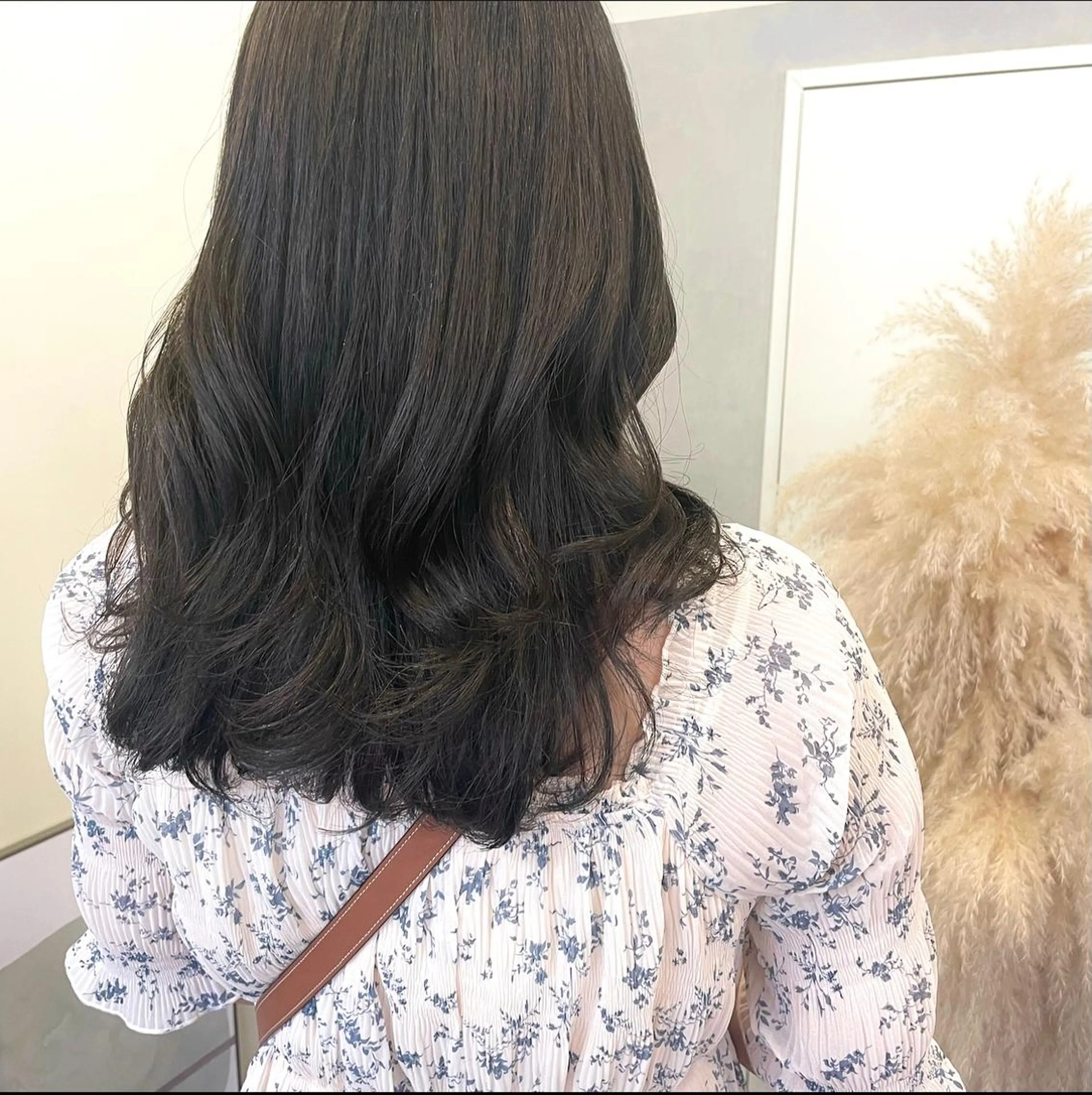 セミロング カラー ベージュカラー オリーブベージュ はるか 💐 お悩み改善美容師のヘアスタイル