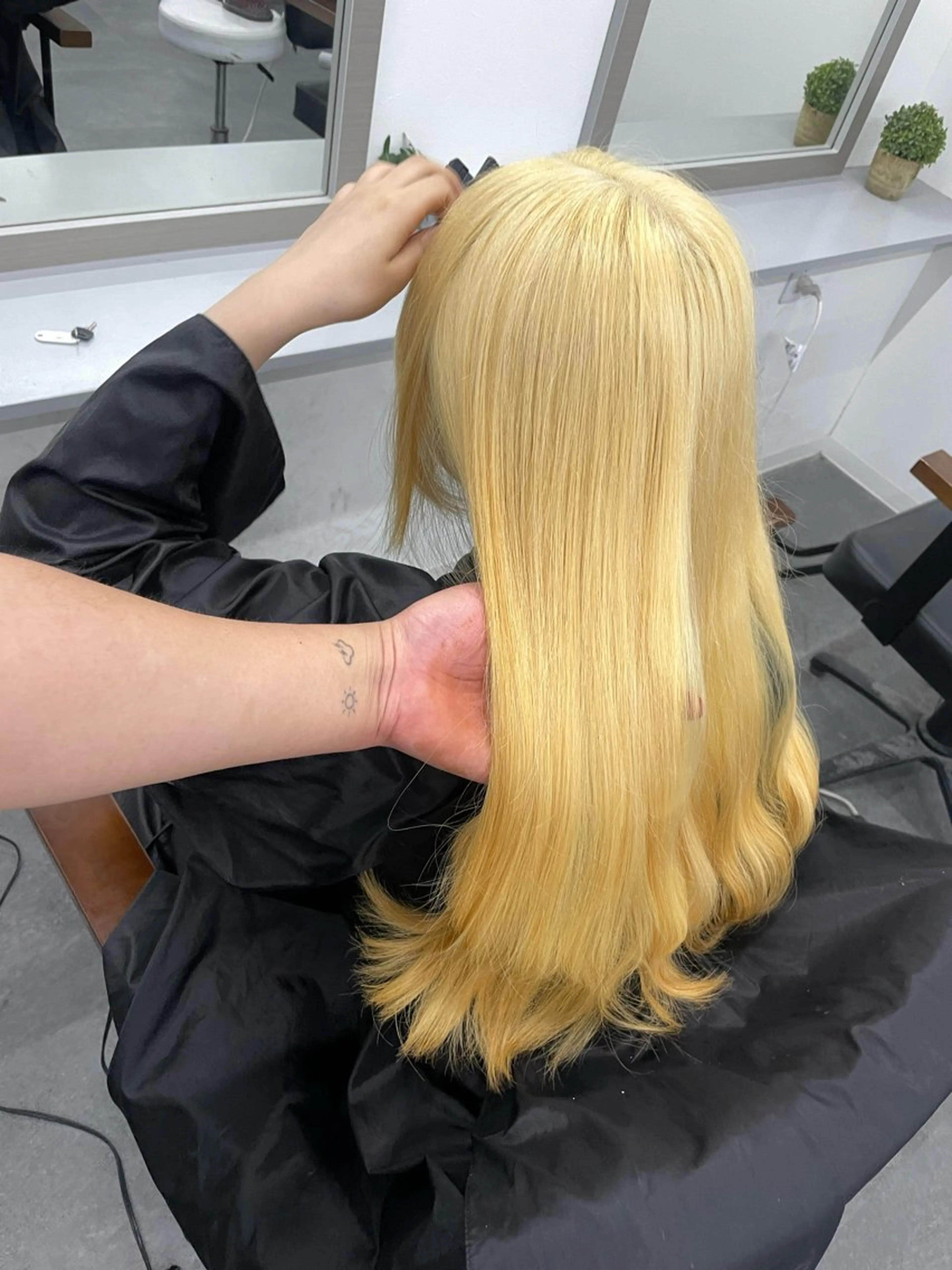 ロング カラー ブリーチ 抜きっぱなしブロンド 🇰🇷ハイトーン× 韓国レイヤー레이어드のヘアスタイル