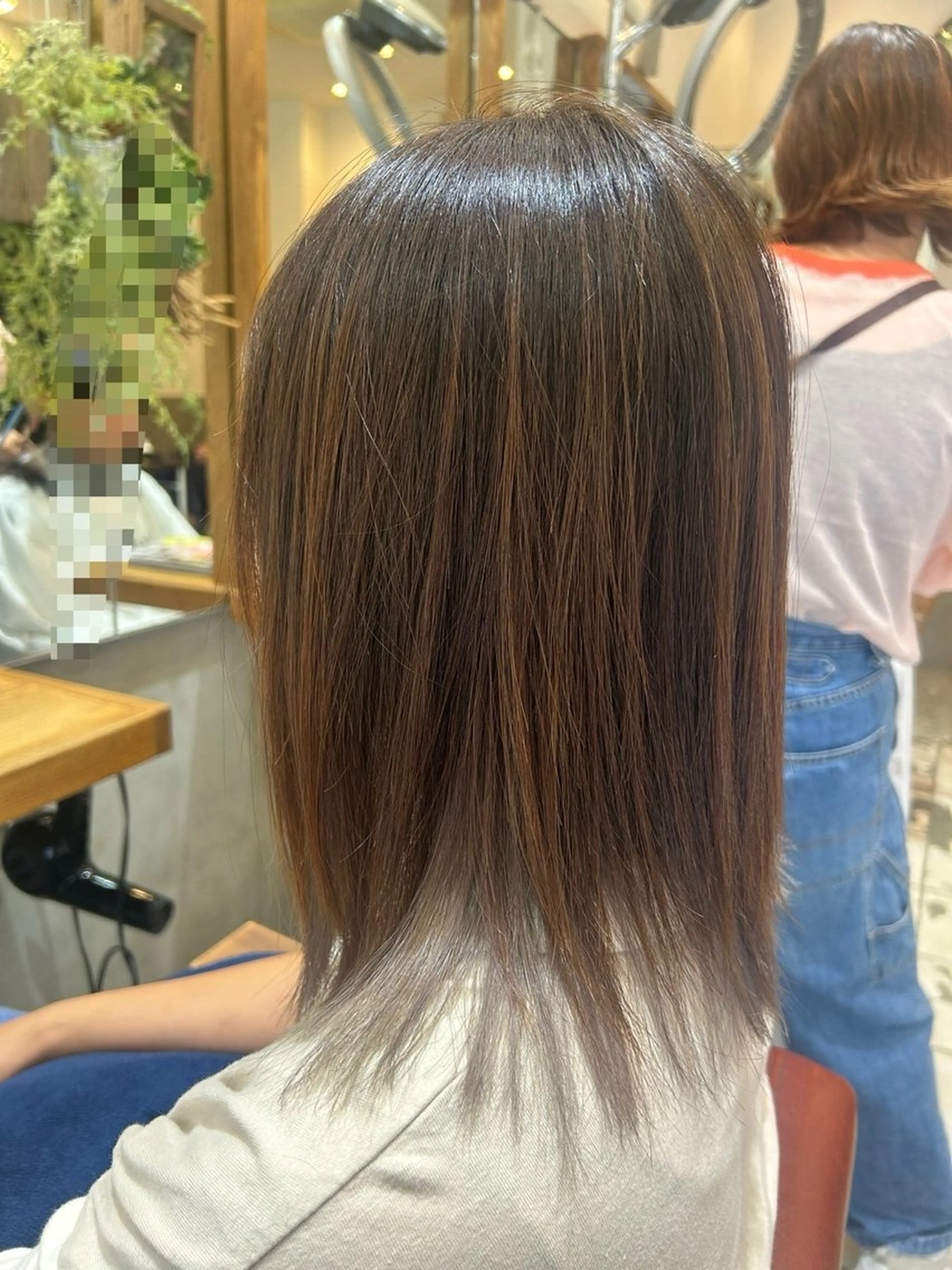 ミディアム カラー ベージュカラー ブリーチ 透明感カラー インナーカラー カット ヘアカラー トリートメント 若狭 彩花のヘアスタイル